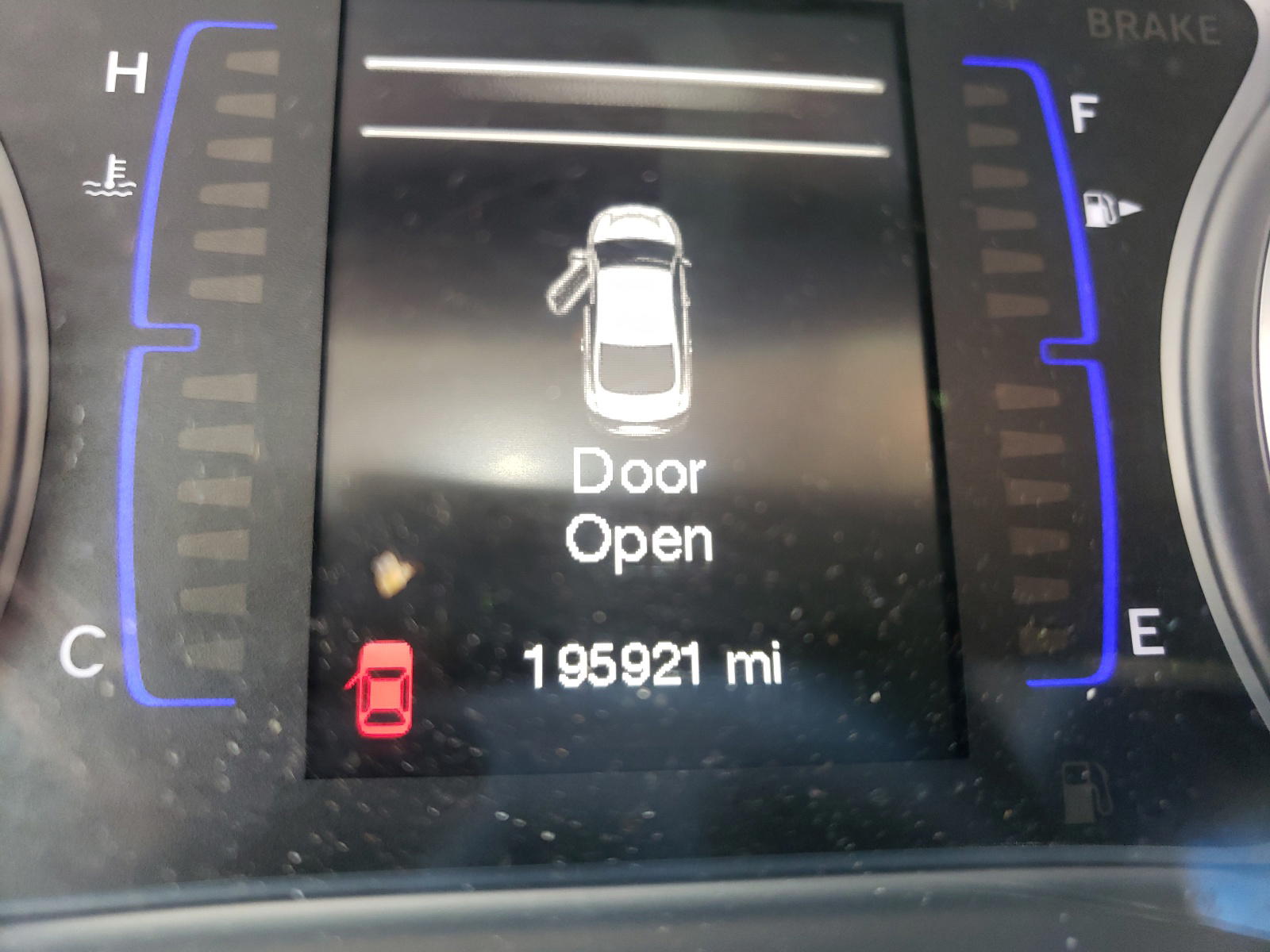 Photo 8 from auction – 2015 CHRYSLER 200 LIMITE with VIN 1C3CCCAB2FN563069