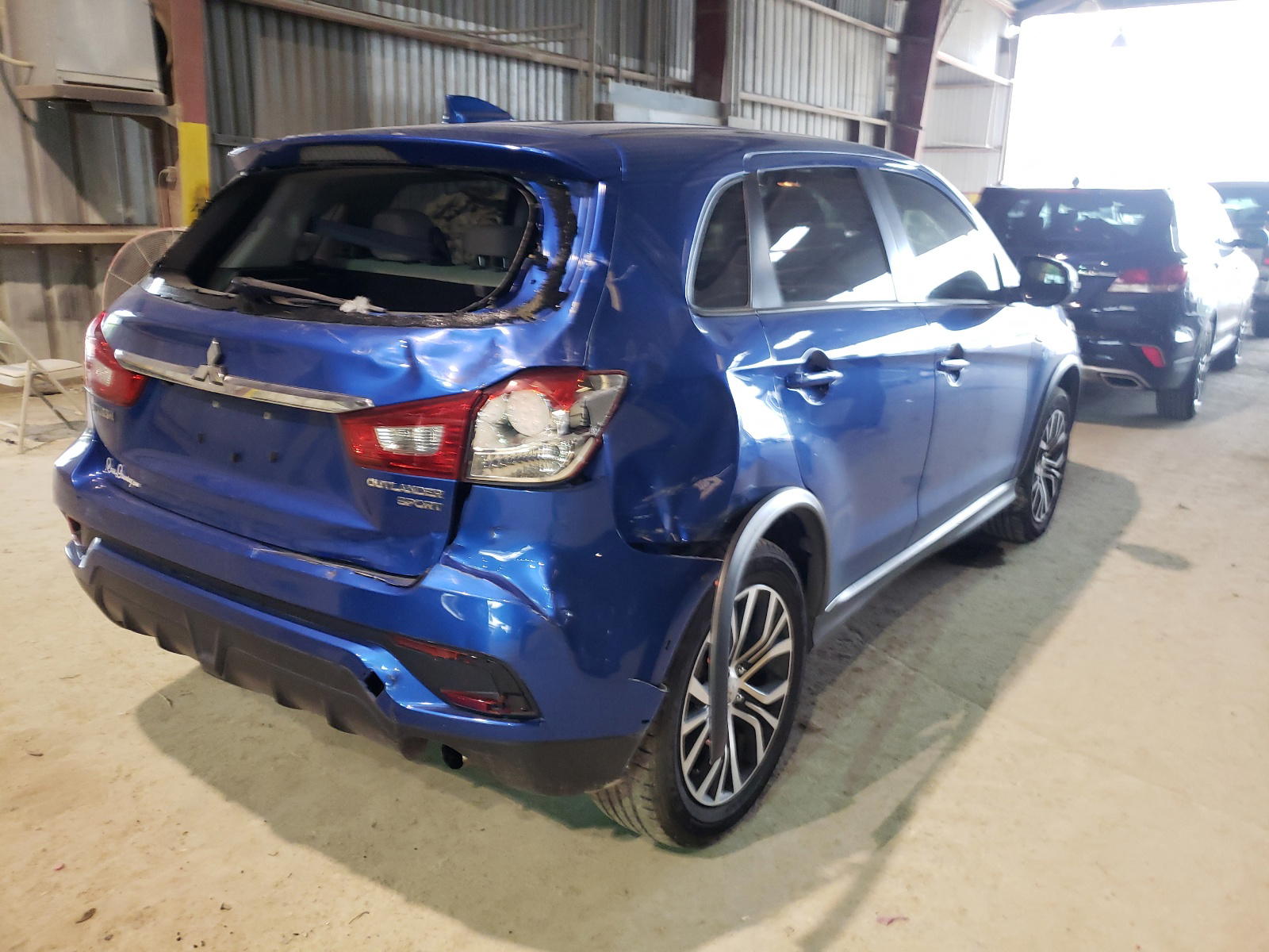 Photo 4 from auction – 2018 MITSUBISHI OUTLANDER with VIN JA4AP3AU9JZ024985