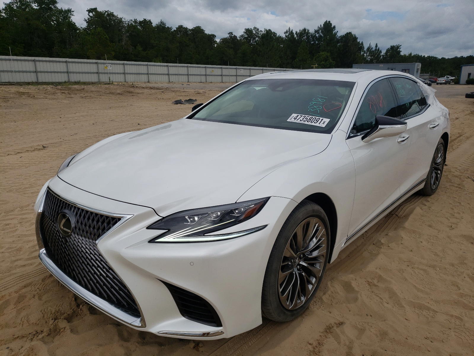 Photo 2 from auction – 2019 LEXUS LS 500 BAS with VIN JTHB51FF9K5008422