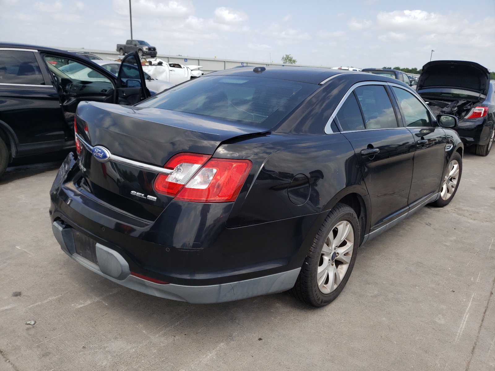 Zdjęcie 4 z aukcji – 2011 FORD TAURUS SEL z VIN 1FAHP2HW4BG159915