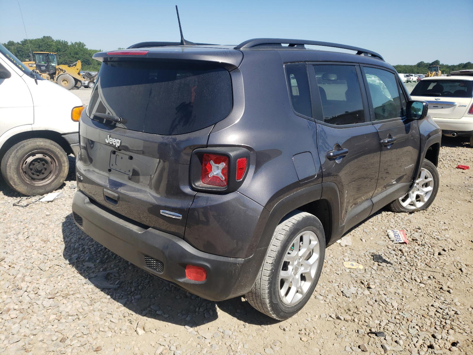 Photo 4 from auction – 2018 JEEP RENEGADE L with VIN ZACCJBBB3JPH51111