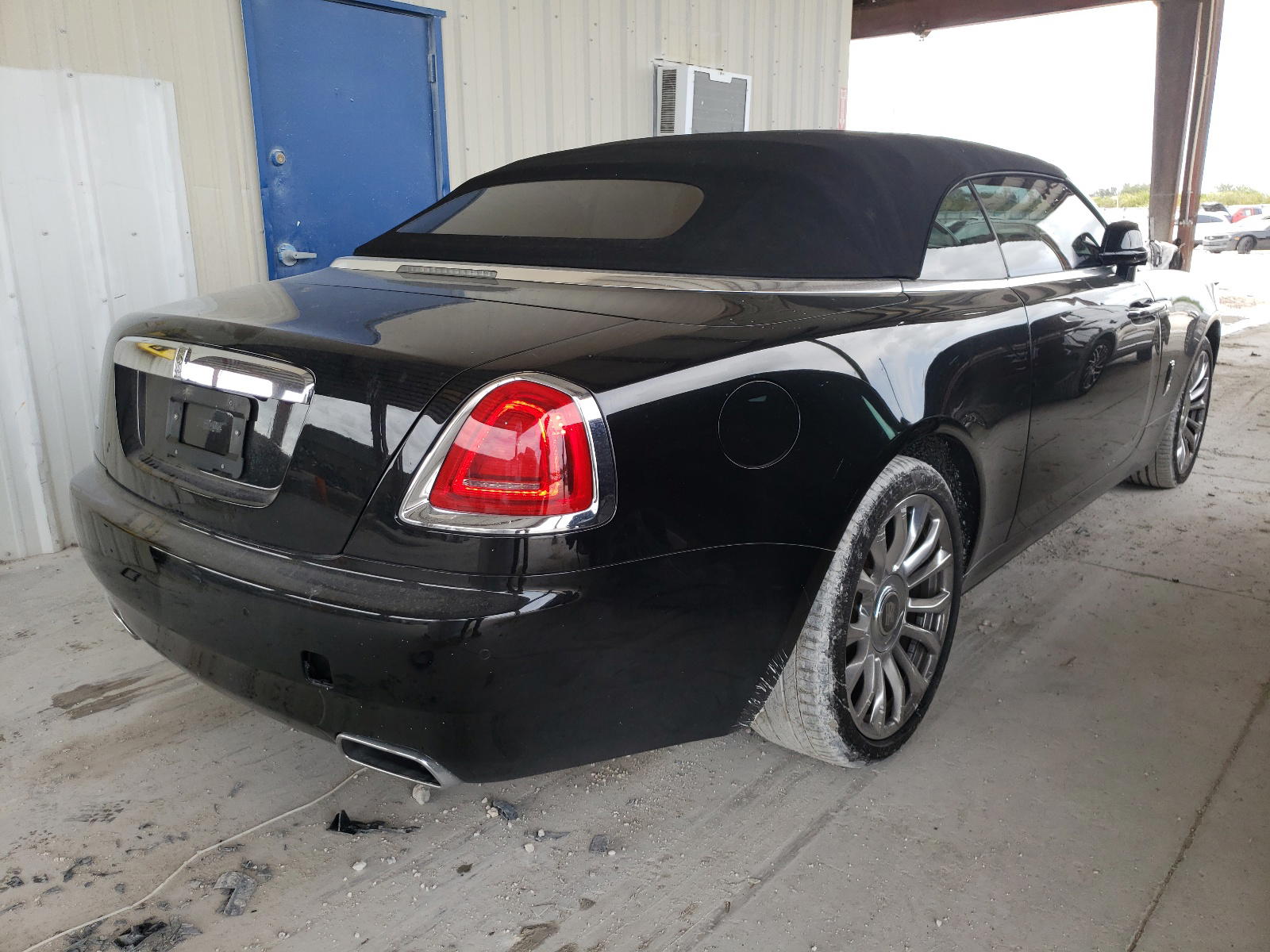 Photo 4 from auction – 2019 ROLLS-ROYCE DAWN with VIN SCA666D51KU115873