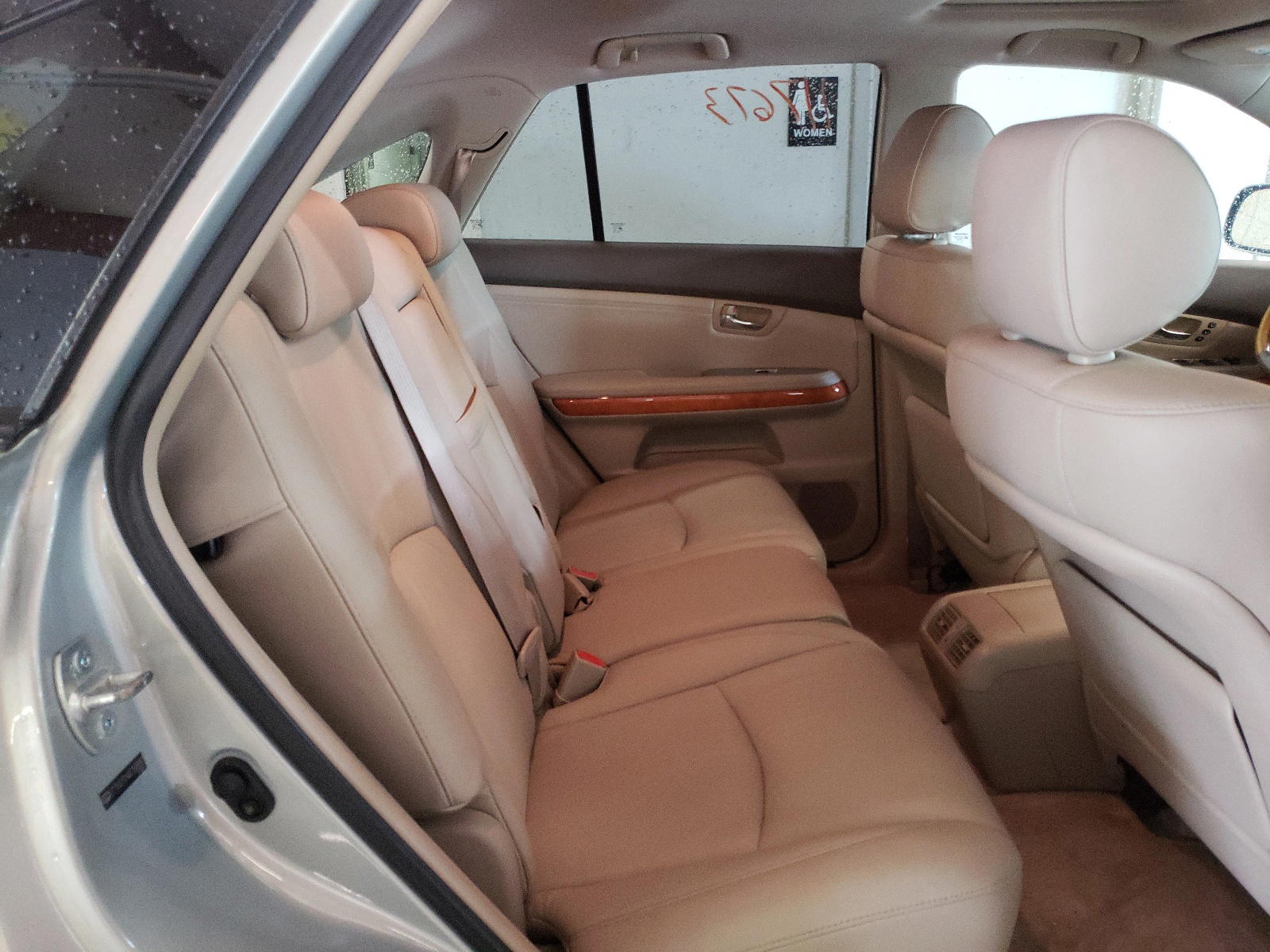 Photo 6 from auction – 2006 LEXUS RX 330 with VIN 2T2HA31U46C109087