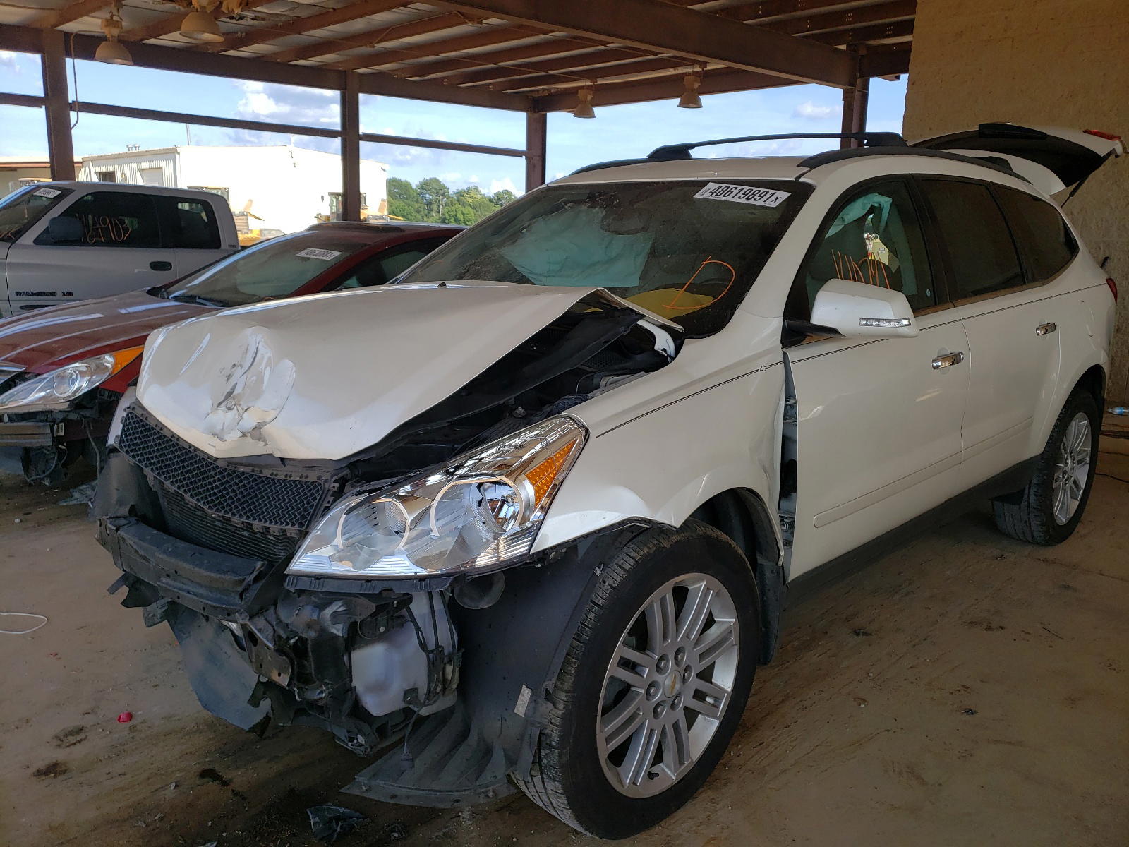 Photo 2 from auction – 2011 CHEVROLET TRAVERSE L with VIN 1GNKRGED3BJ378739