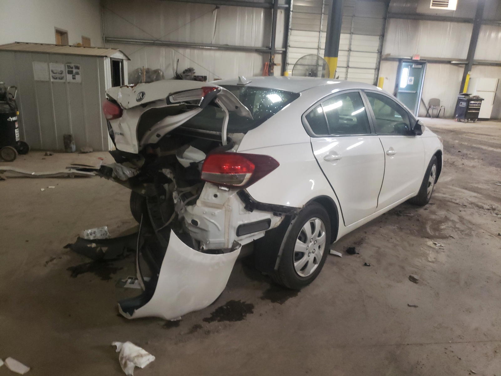 Photo 4 from auction – 2017 KIA FORTE LX with VIN 3KPFL4A71HE015307