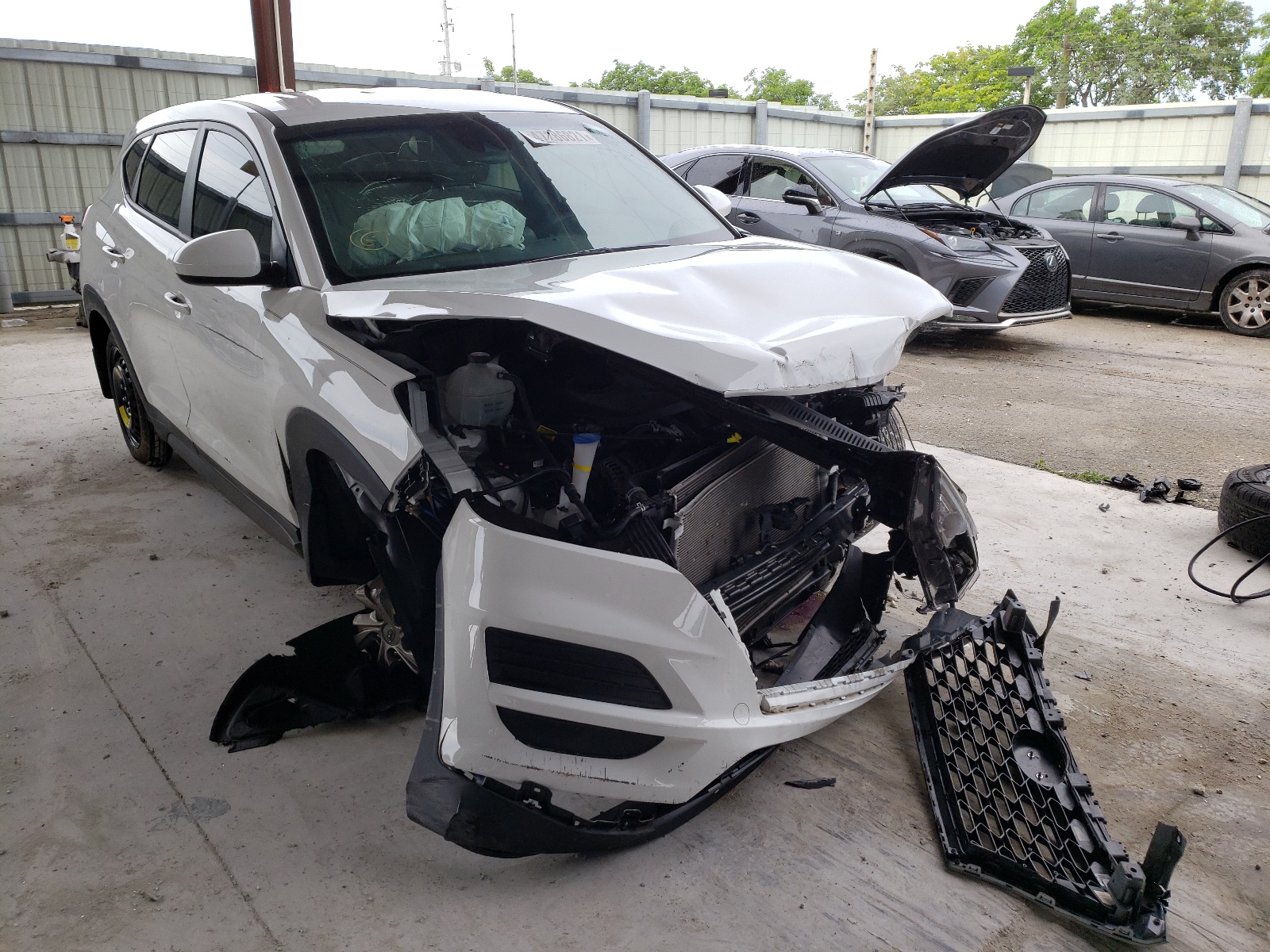 HYUNDAI TUCSON SE 2020 with VIN KM8J23A40LU225397 - Photo from auction