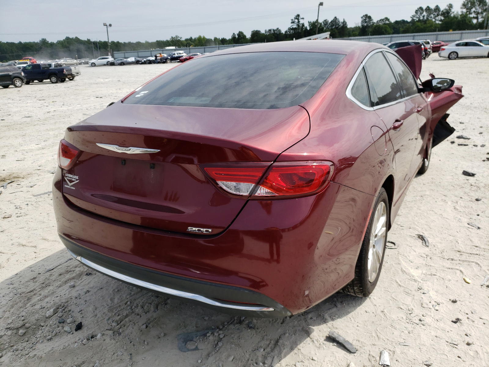 Photo 4 from auction – 2015 CHRYSLER 200 LIMITE with VIN 1C3CCCAB8FN642035
