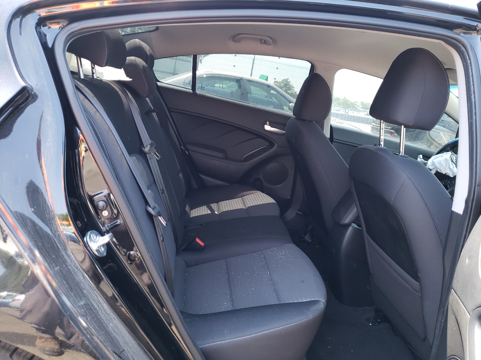 Photo 6 from auction – 2018 KIA FORTE LX with VIN 3KPFL4A75JE265719
