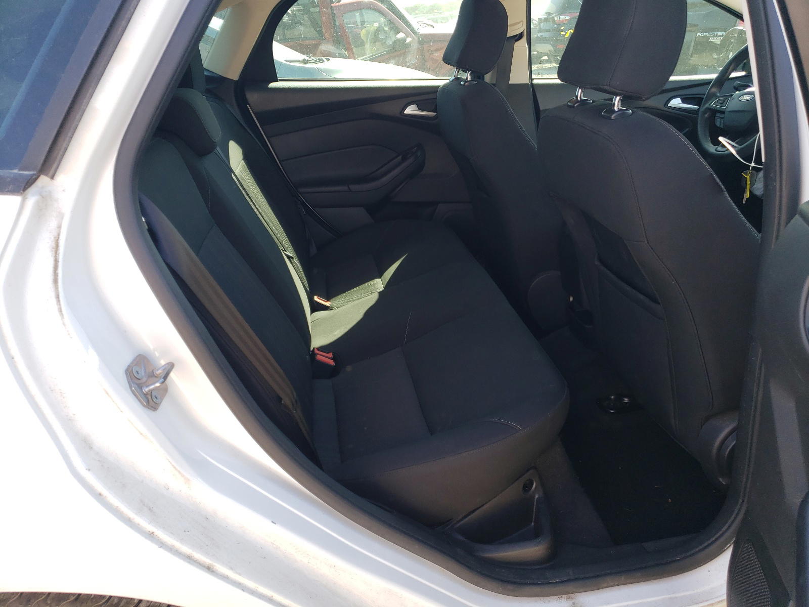 Photo 6 from auction – 2016 FORD FOCUS SE with VIN 1FADP3F29GL340835