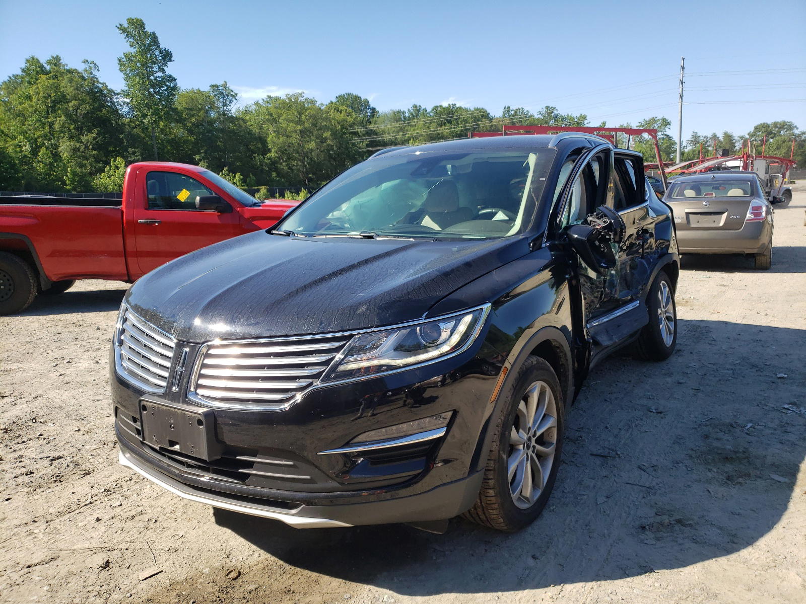 Photo 2 from auction – 2017 LINCOLN MKC SELECT with VIN 5LMCJ2D94HUL55992