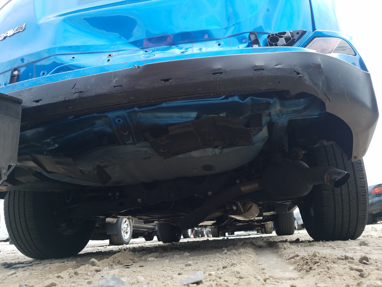 Photo 9 from auction – 2018 TOYOTA RAV4 LE with VIN JTMZFREV5JJ167626