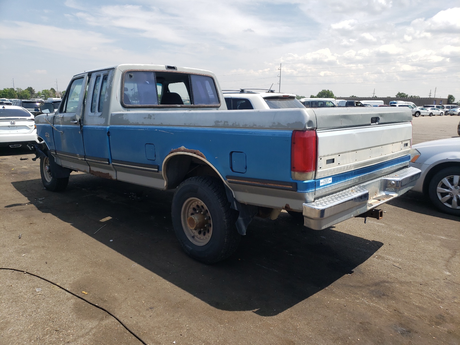 Photo 3 from auction – 1990 FORD F250 with VIN 1FTHX26G9LKA72791