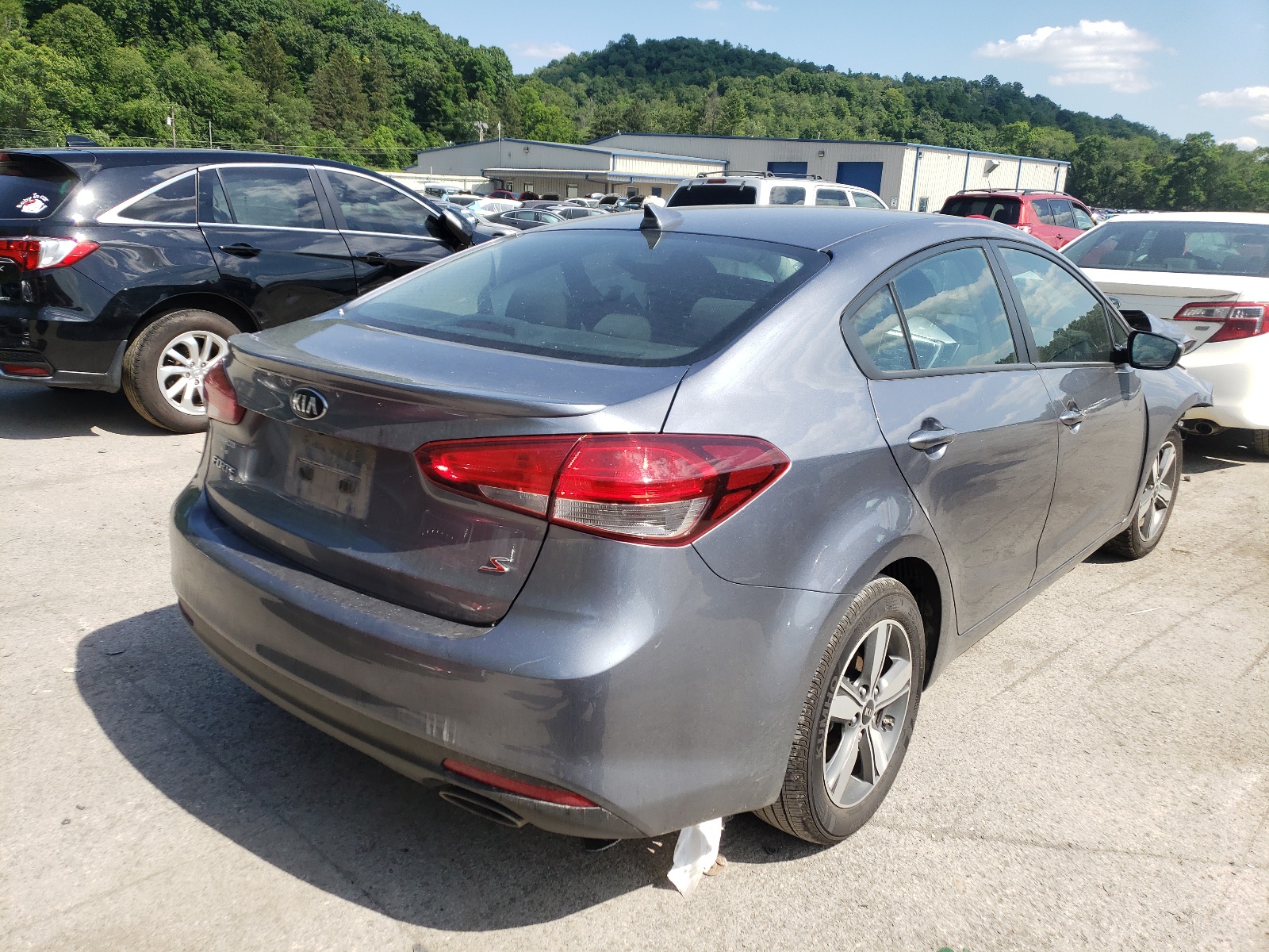 Photo 4 from auction – 2018 KIA FORTE LX with VIN 3KPFL4A7XJE250617
