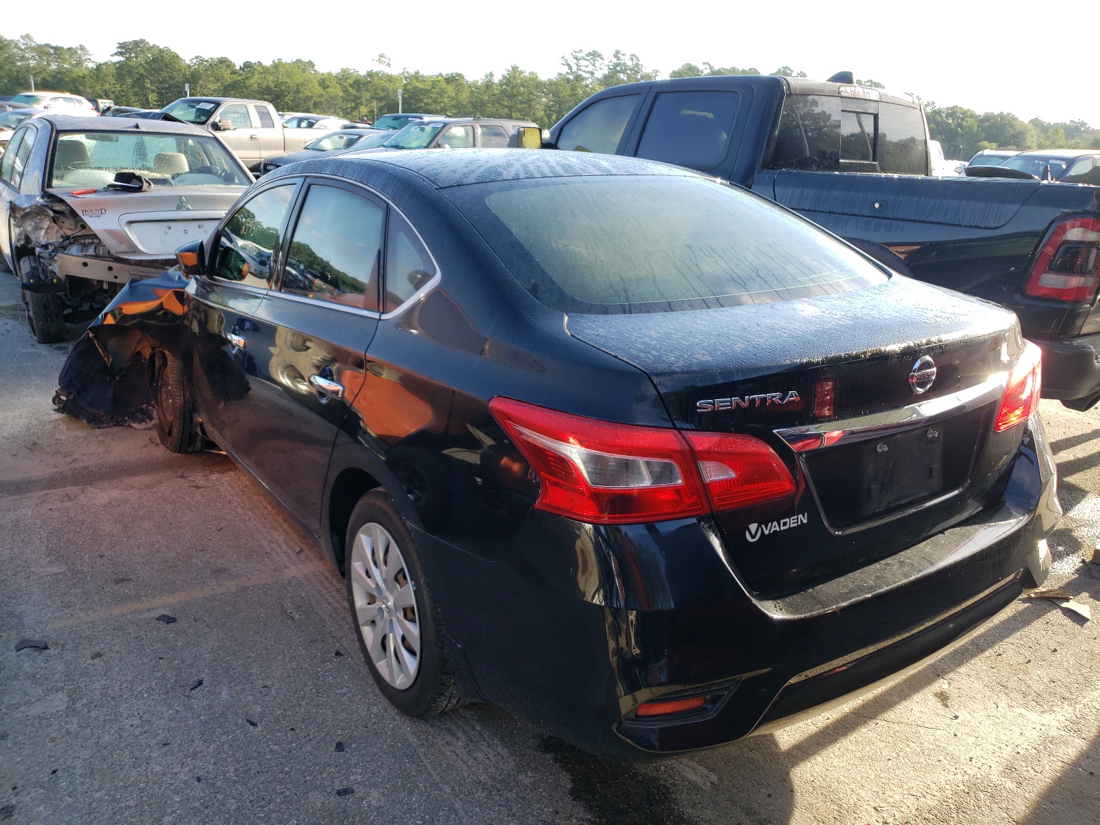 Photo 3 from auction – 2019 NISSAN SENTRA S with VIN 3N1AB7AP1KY253116