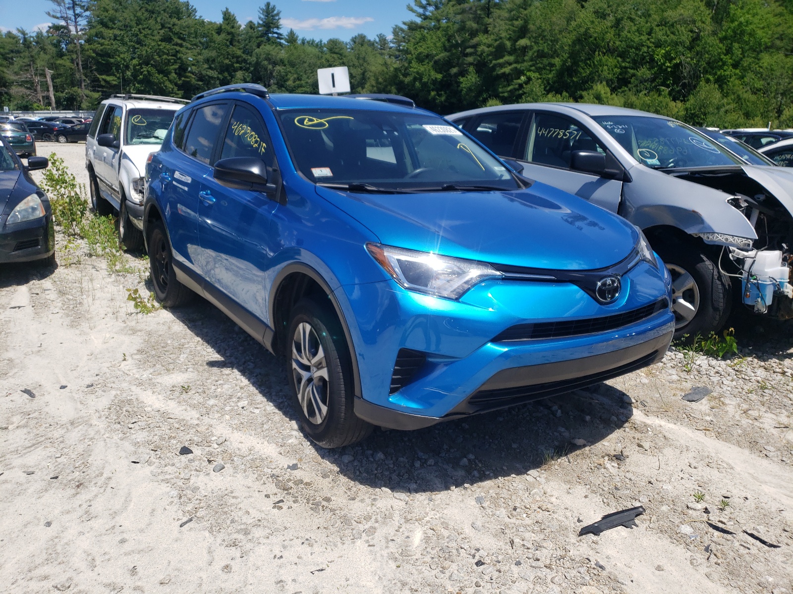 Photo 1 from auction – 2018 TOYOTA RAV4 LE with VIN JTMZFREV5JJ167626