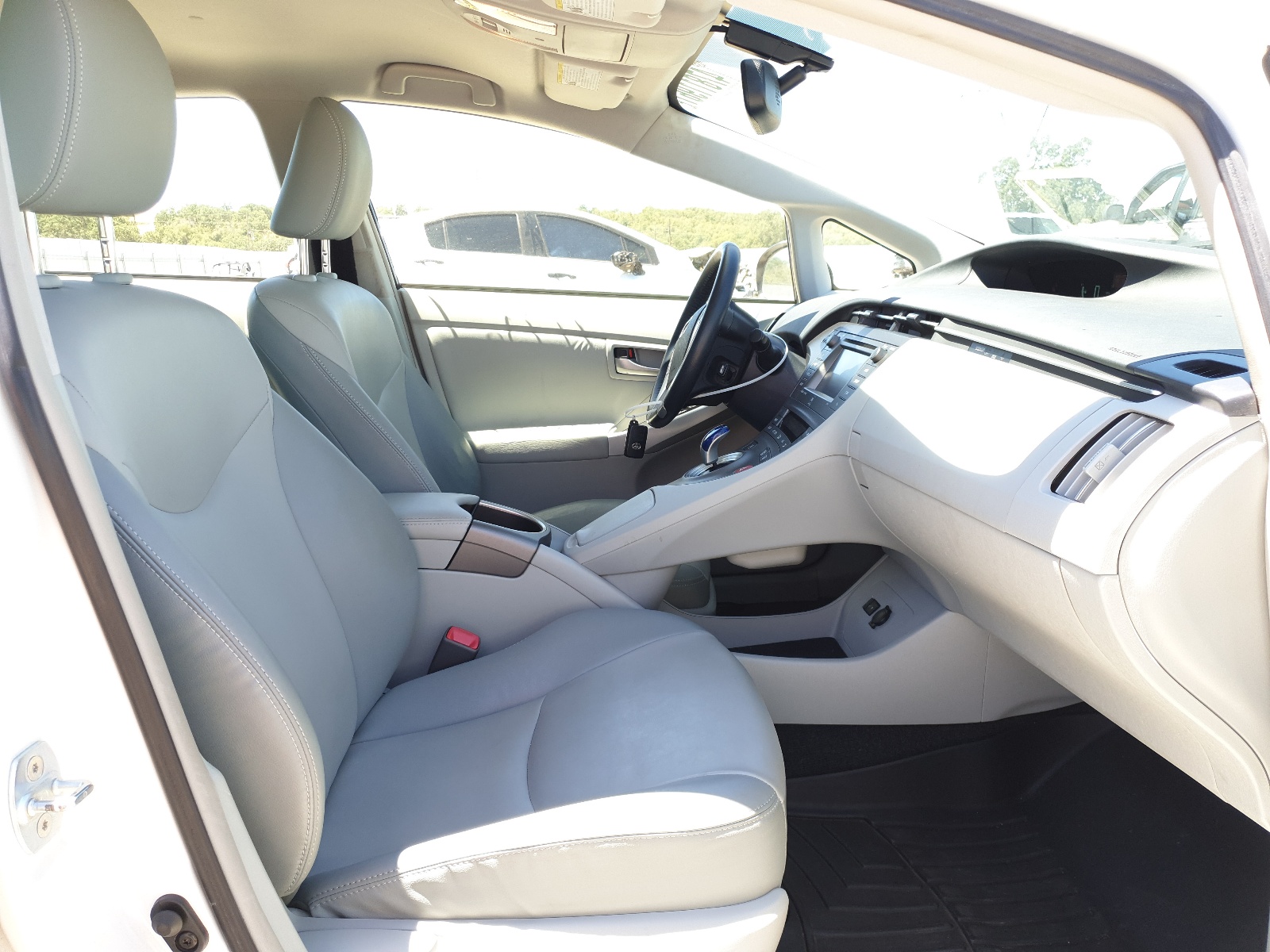Photo 5 from auction – 2013 TOYOTA PRIUS with VIN JTDKN3DU7D5605523