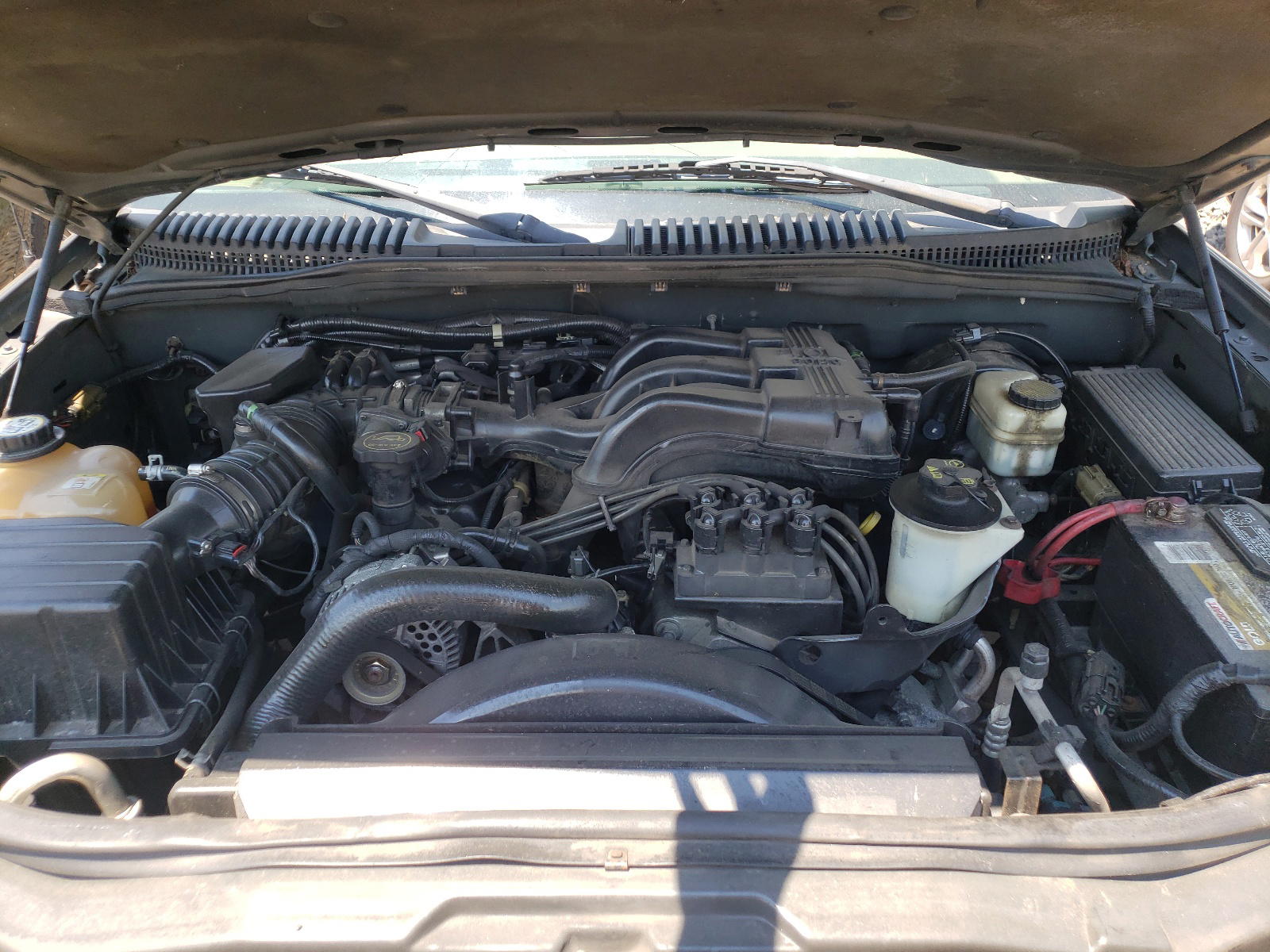 Photo 7 from auction – 2005 FORD EXPLORER with VIN 1FMZU73K05UA04675