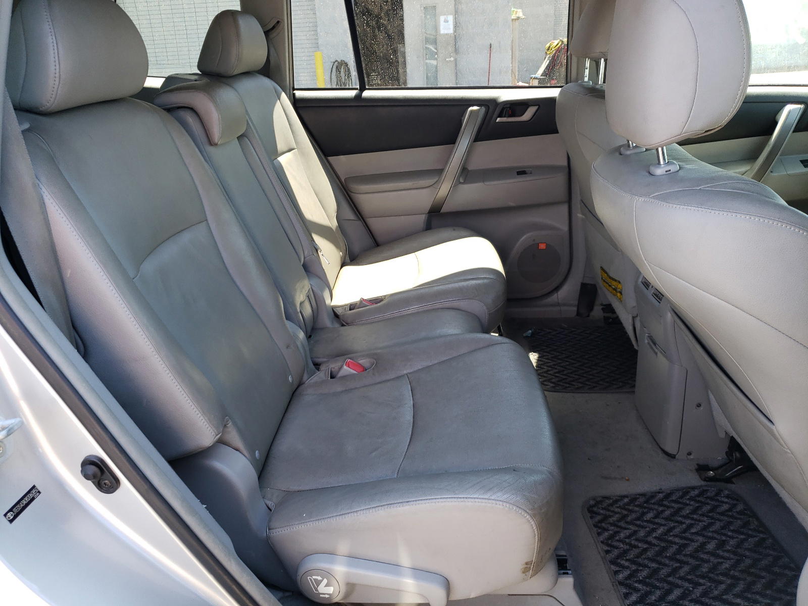 Photo 6 from auction – 2008 TOYOTA HIGHLANDER with VIN JTEDS43A082060850