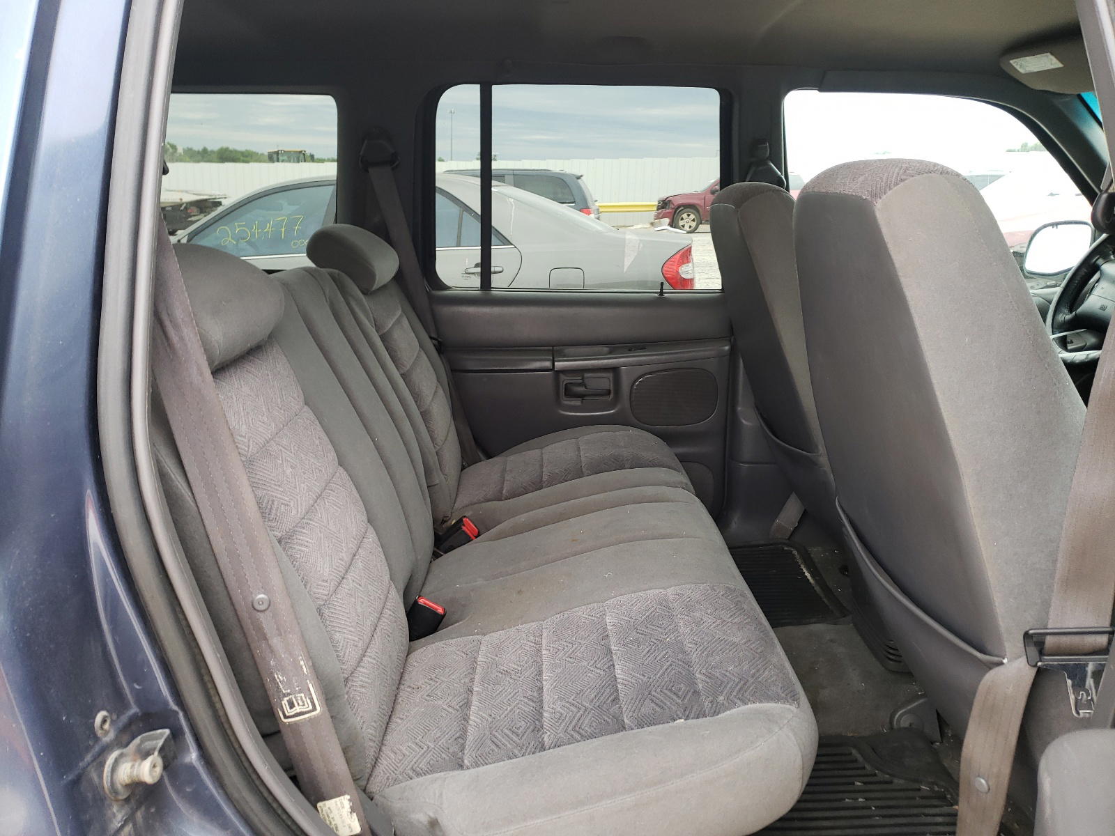 Photo 6 from auction – 2000 FORD EXPLORER X with VIN 1FMZU83P5YZC01625