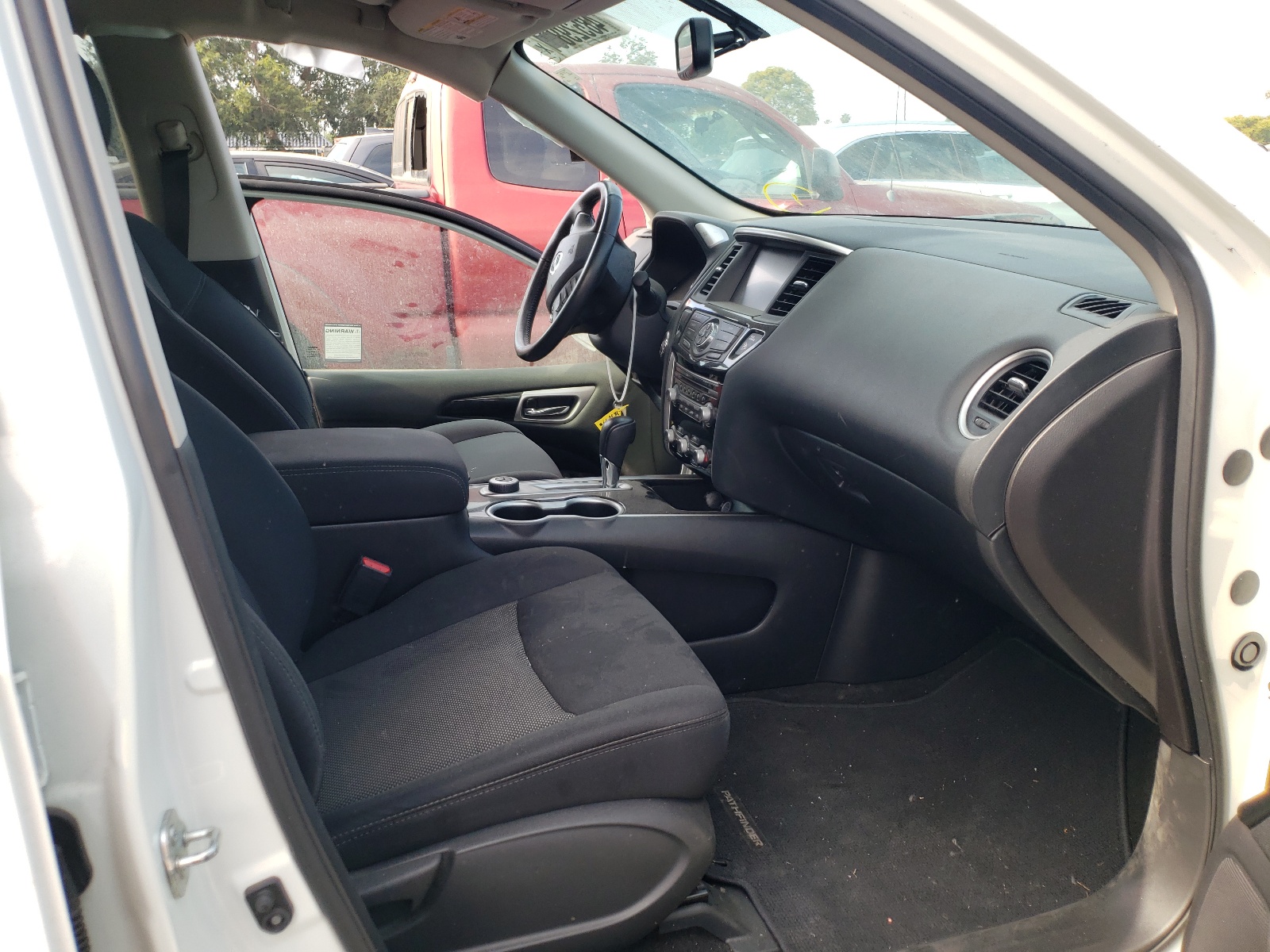 Photo 5 from auction – 2017 NISSAN PATHFINDER with VIN 5N1DR2MM7HC662681