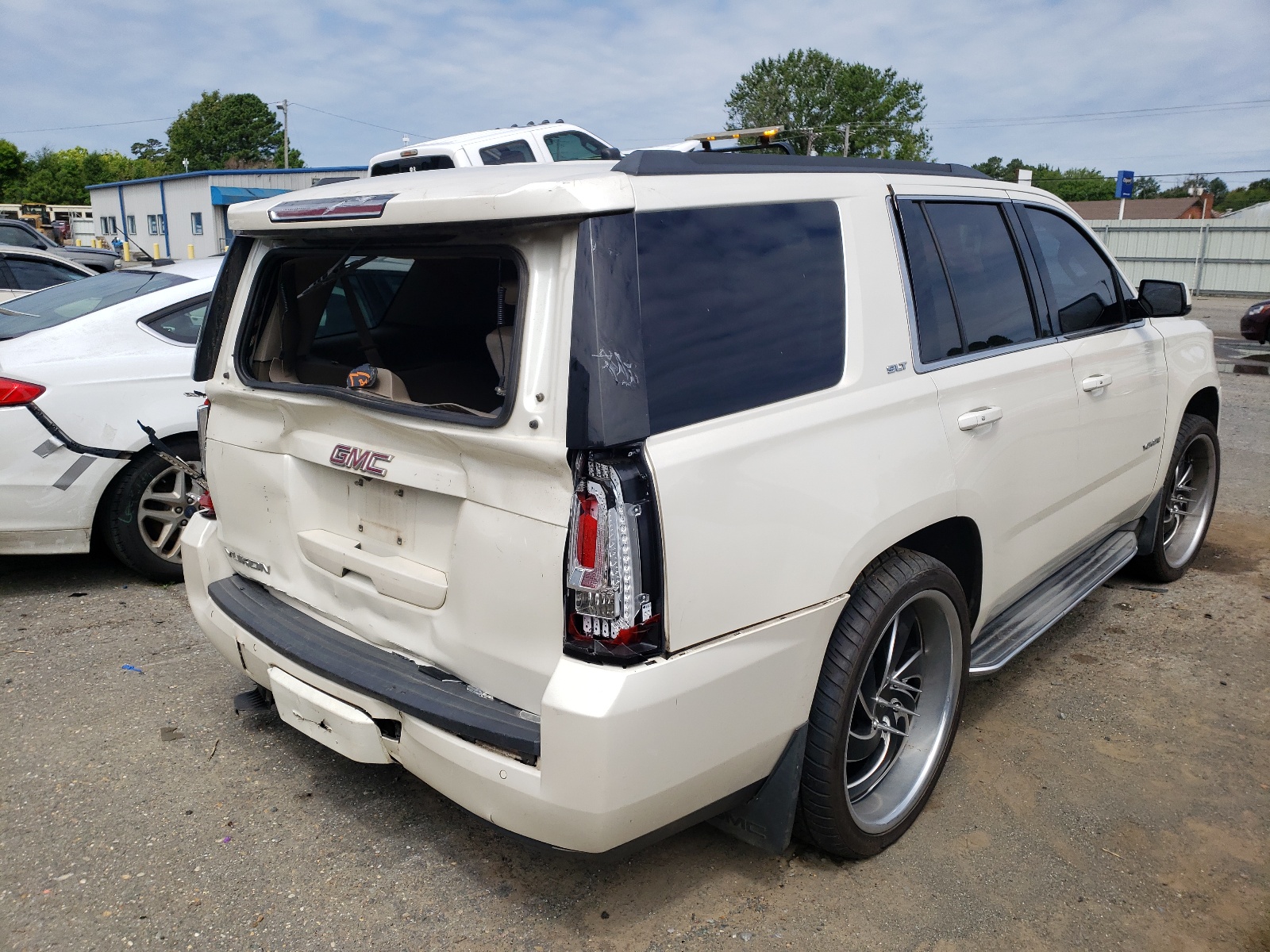 Photo 4 from auction – 2015 GMC YUKON SLT with VIN 1GKS2BKC1FR180510