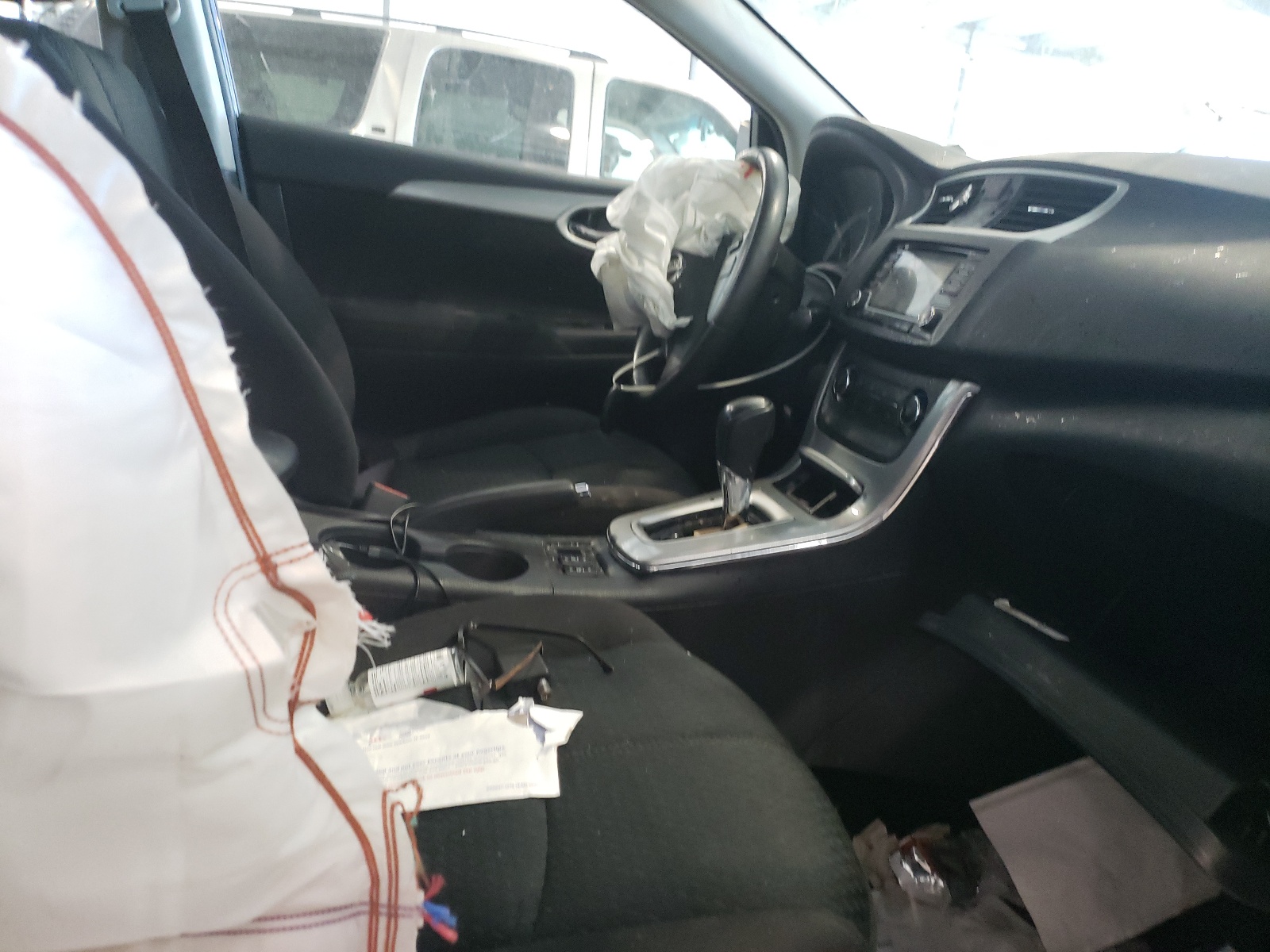 Photo 5 from auction – 2015 NISSAN SENTRA S with VIN 3N1AB7AP1FY233535
