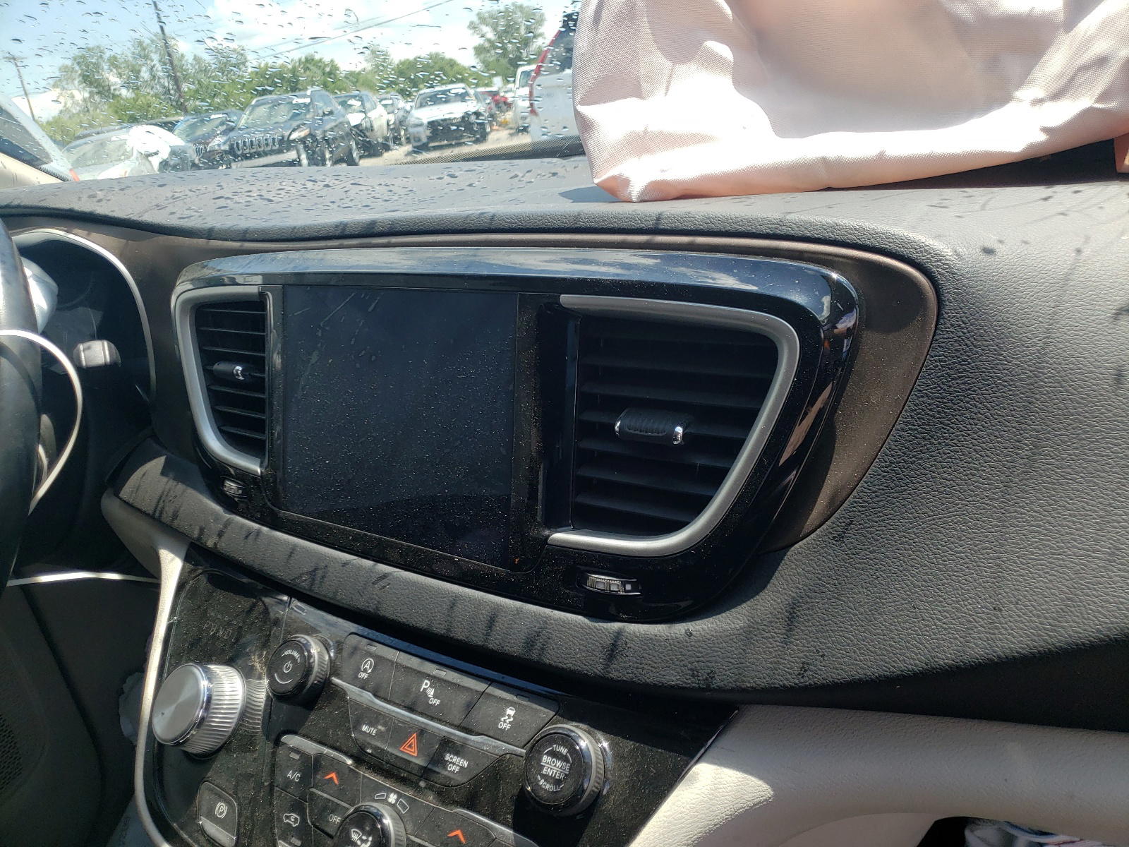 Photo 9 from auction – 2018 CHRYSLER PACIFICA T with VIN 2C4RC1BG2JR226997