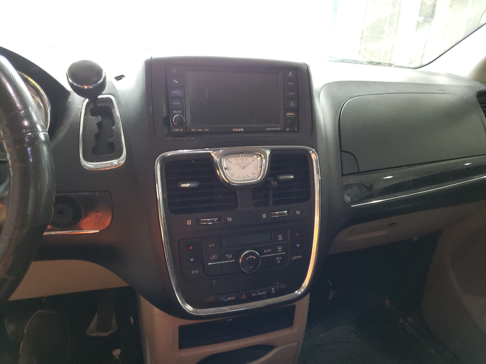 Photo 9 from auction – 2011 CHRYSLER TOWN & COU with VIN 2A4RR5DG1BR733260