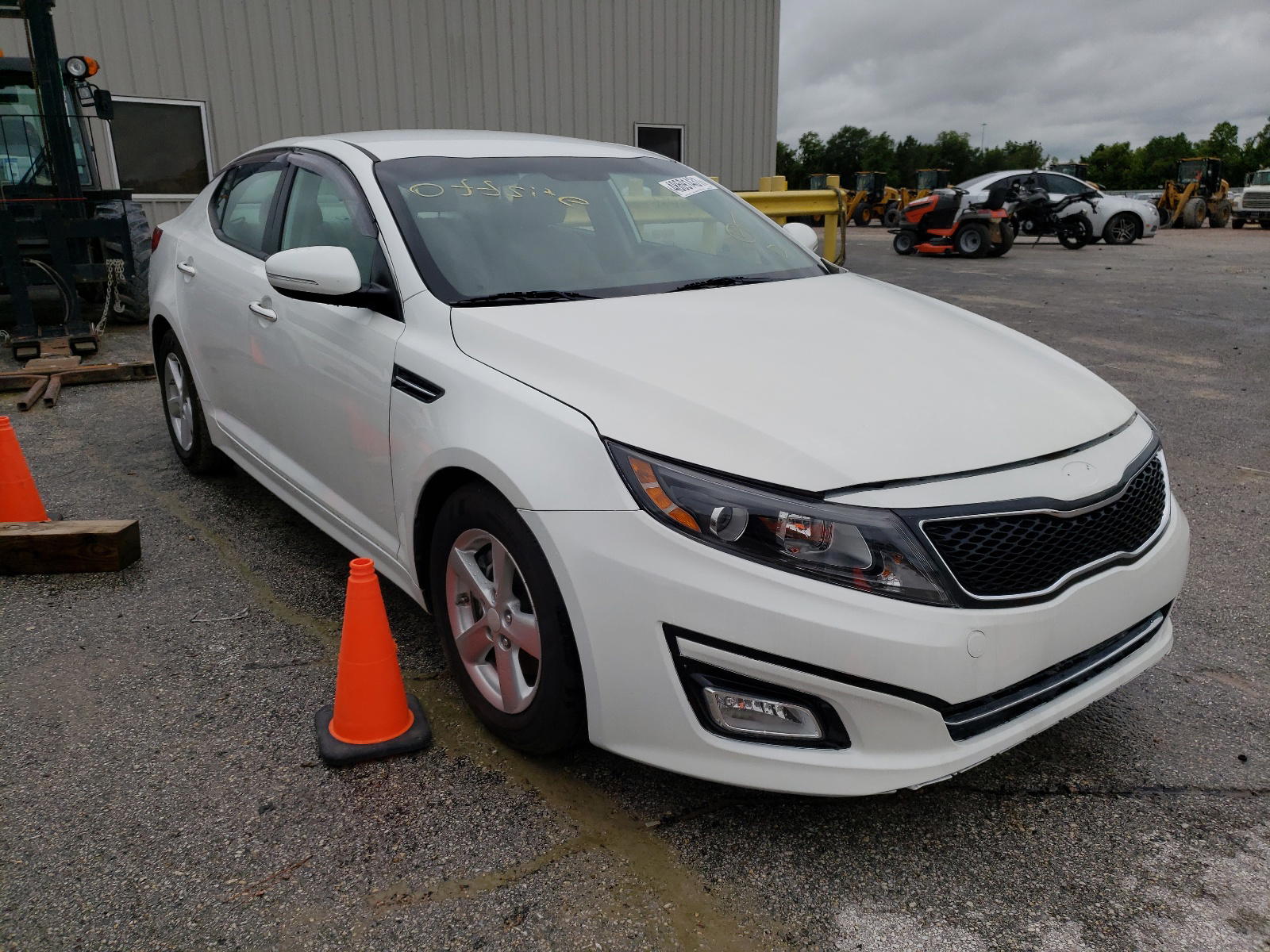 KIA OPTIMA LX 2015 with VIN KNAGM4A74F5660850 - Photo from auction