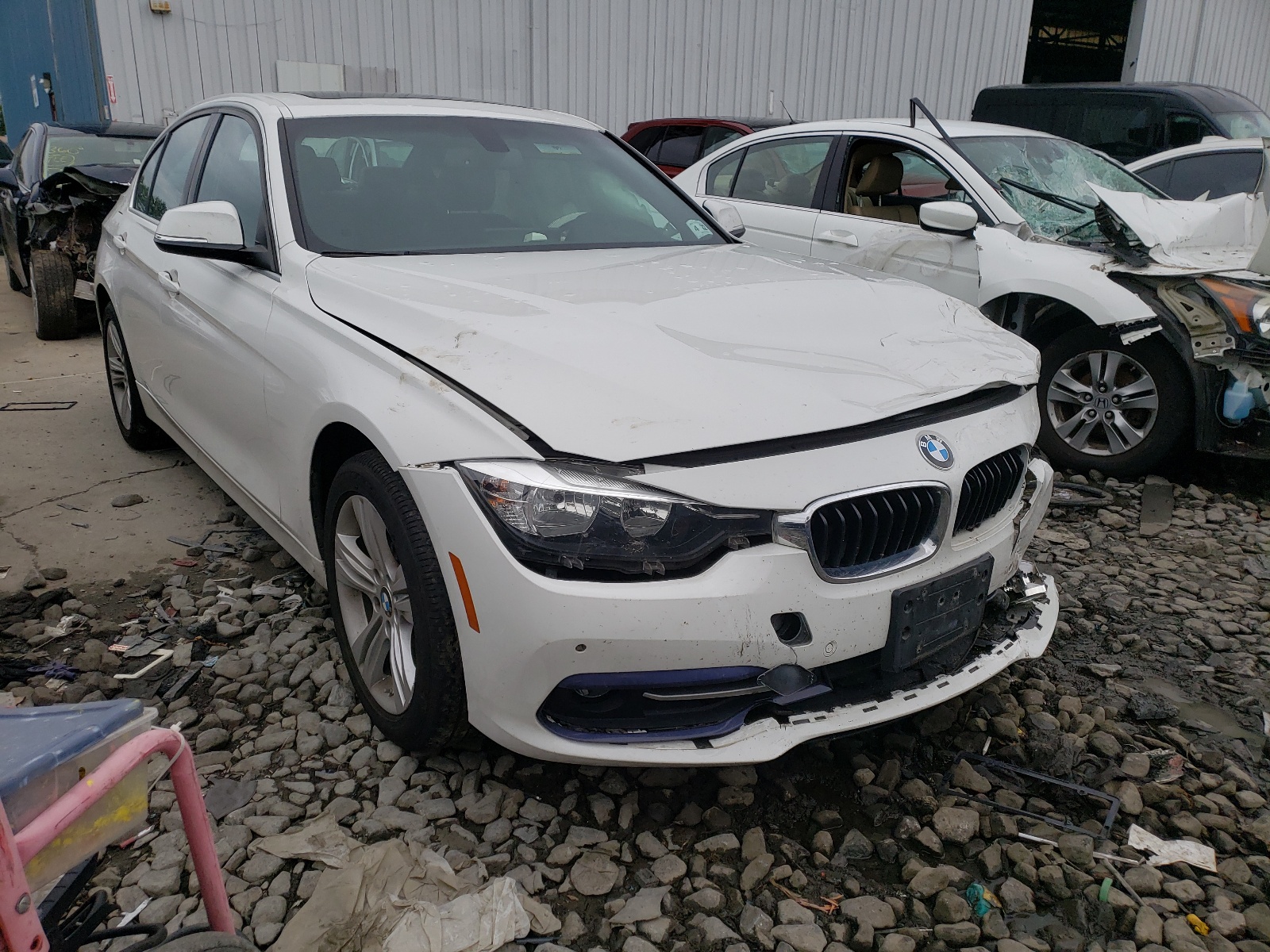 BMW 330 XI 2017 مع رقم تعريف المركبة WBA8D9C35HA005425 - صورة من المزاد