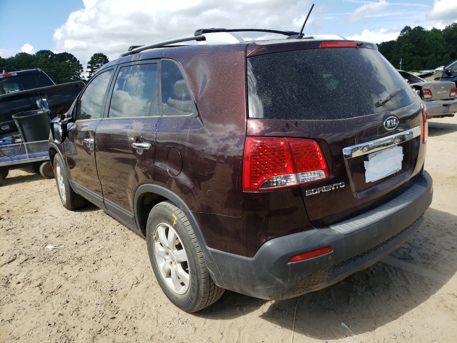 Photo 3 from auction – 2013 KIA SORENTO LX with VIN 5XYKT3A63DG337993