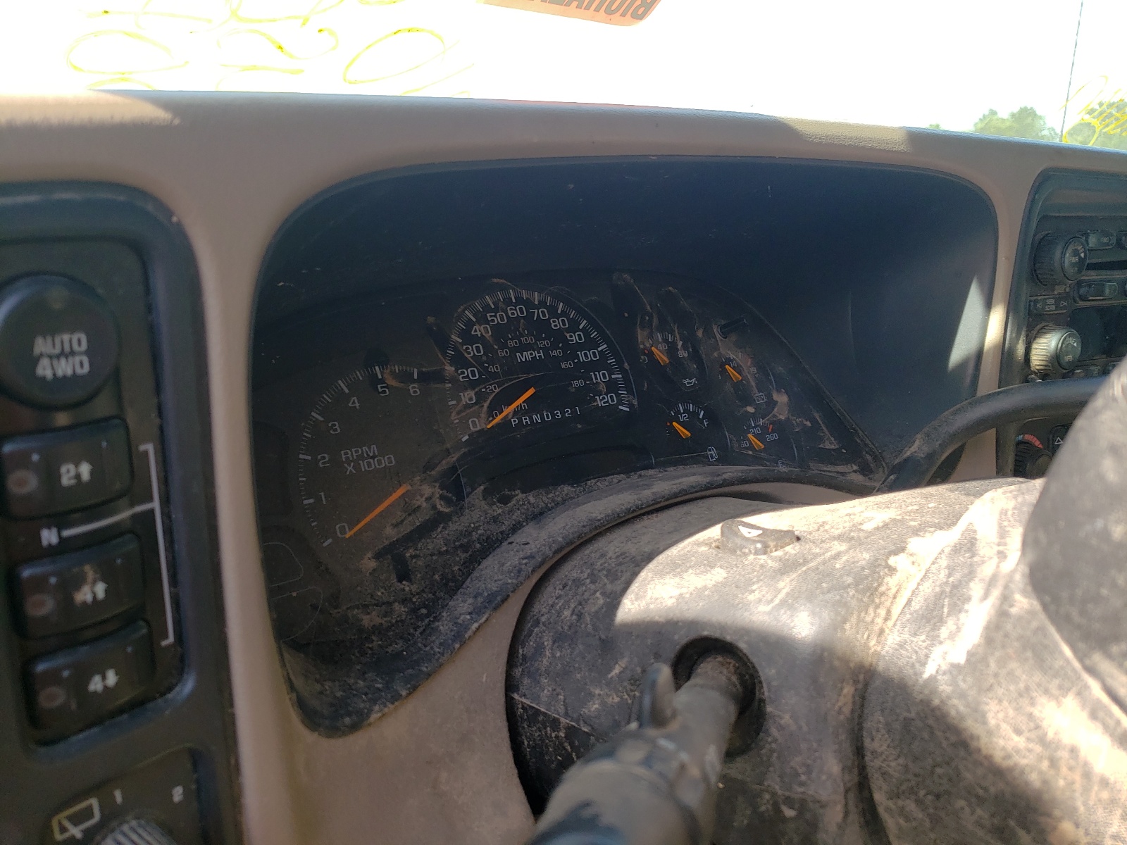 Photo 8 from auction – 2006 GMC YUKON with VIN 1GKFK16Z56J126698