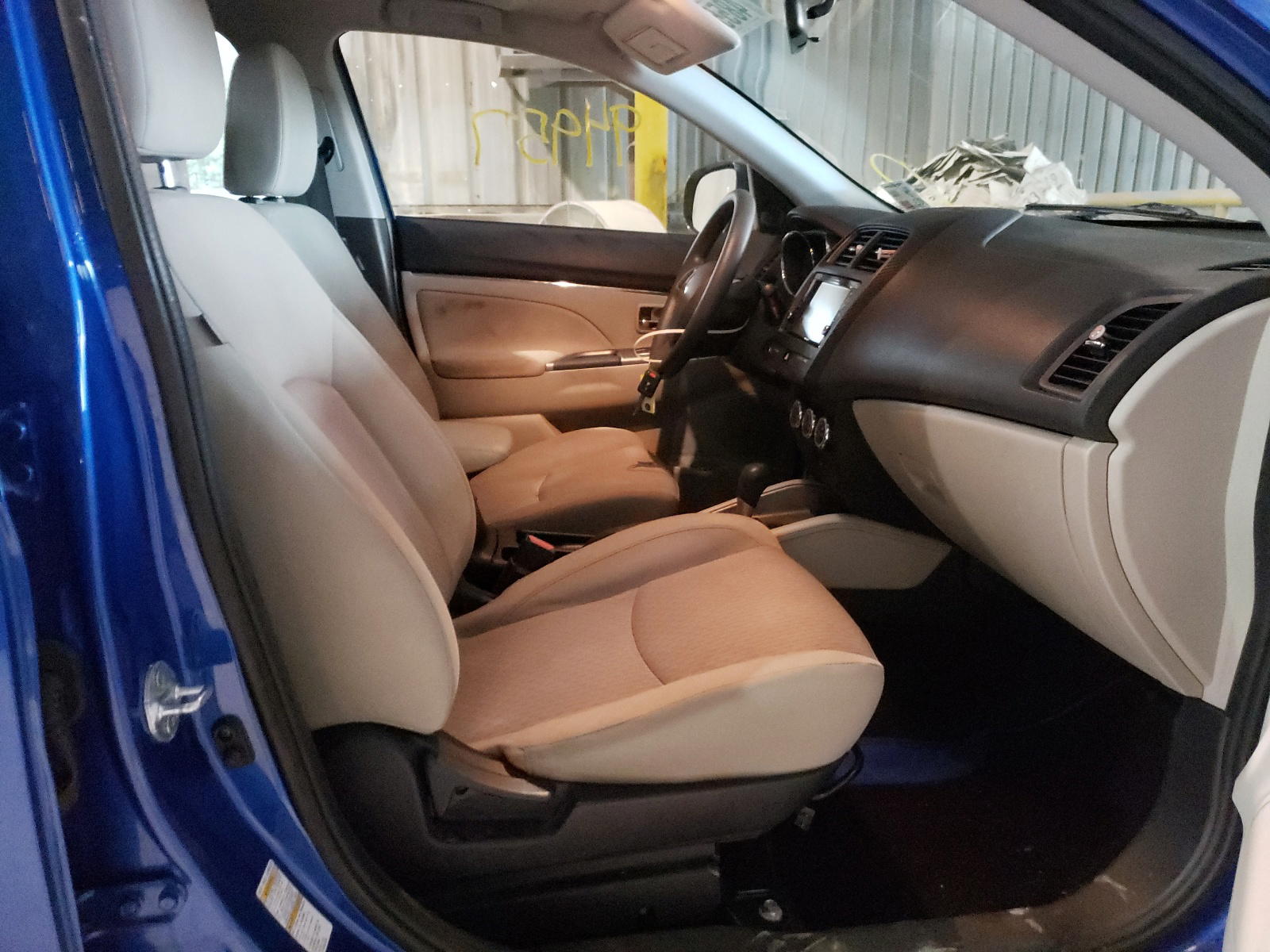 Photo 5 from auction – 2018 MITSUBISHI OUTLANDER with VIN JA4AP3AU9JZ024985