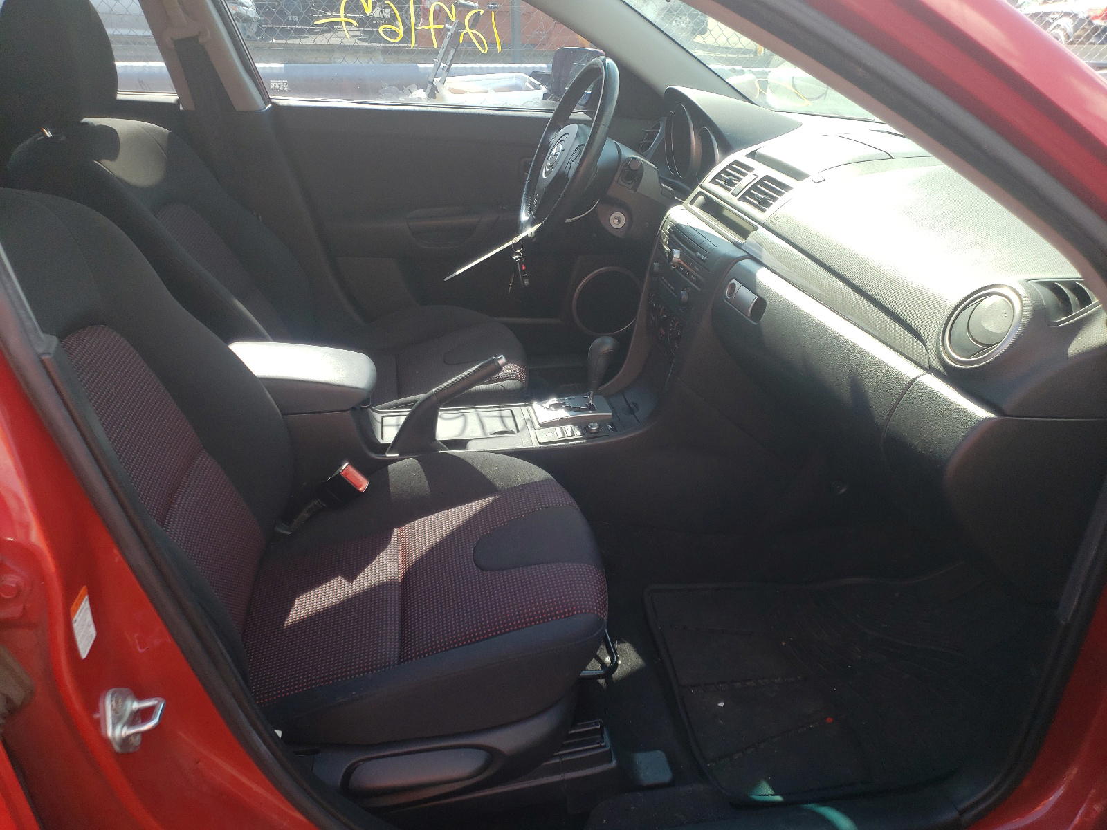 Photo 5 from auction – 2005 MAZDA 3 HATCHBAC with VIN JM1BK343551253468