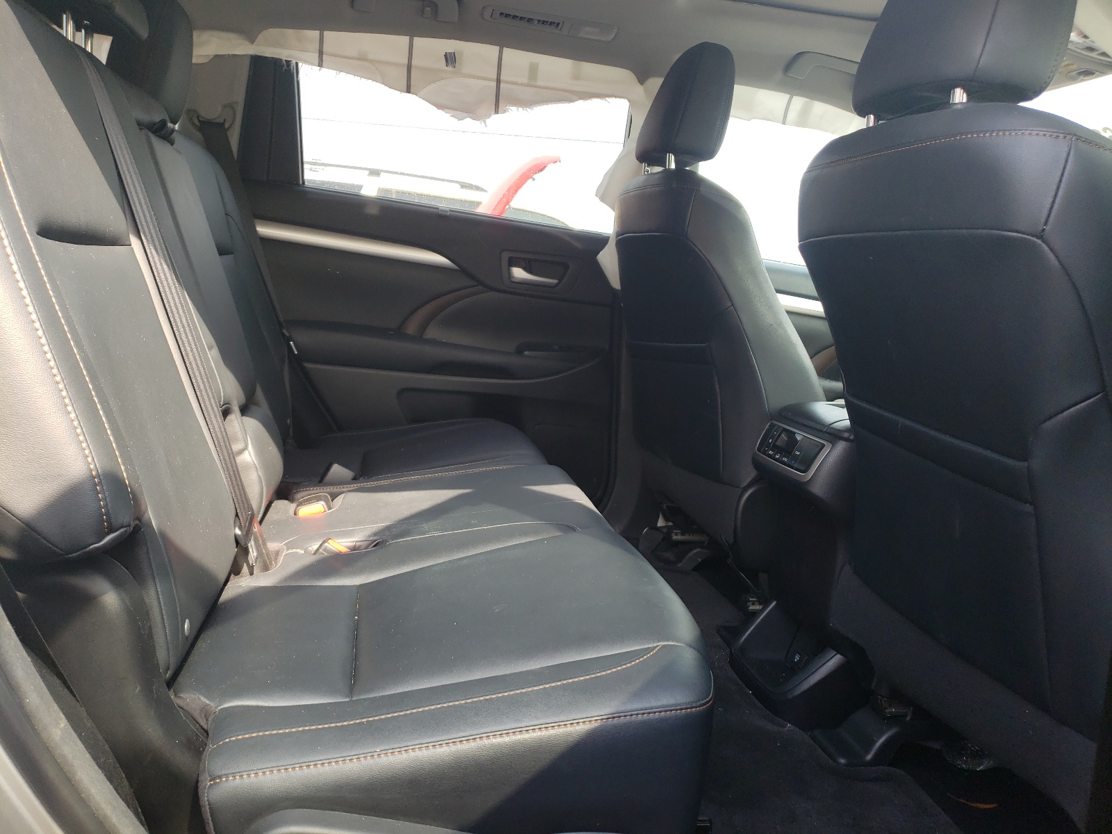 Фото 6 с аукциона – 2014 TOYOTA HIGHLANDER с VIN 5TDKKRFH7ES021727