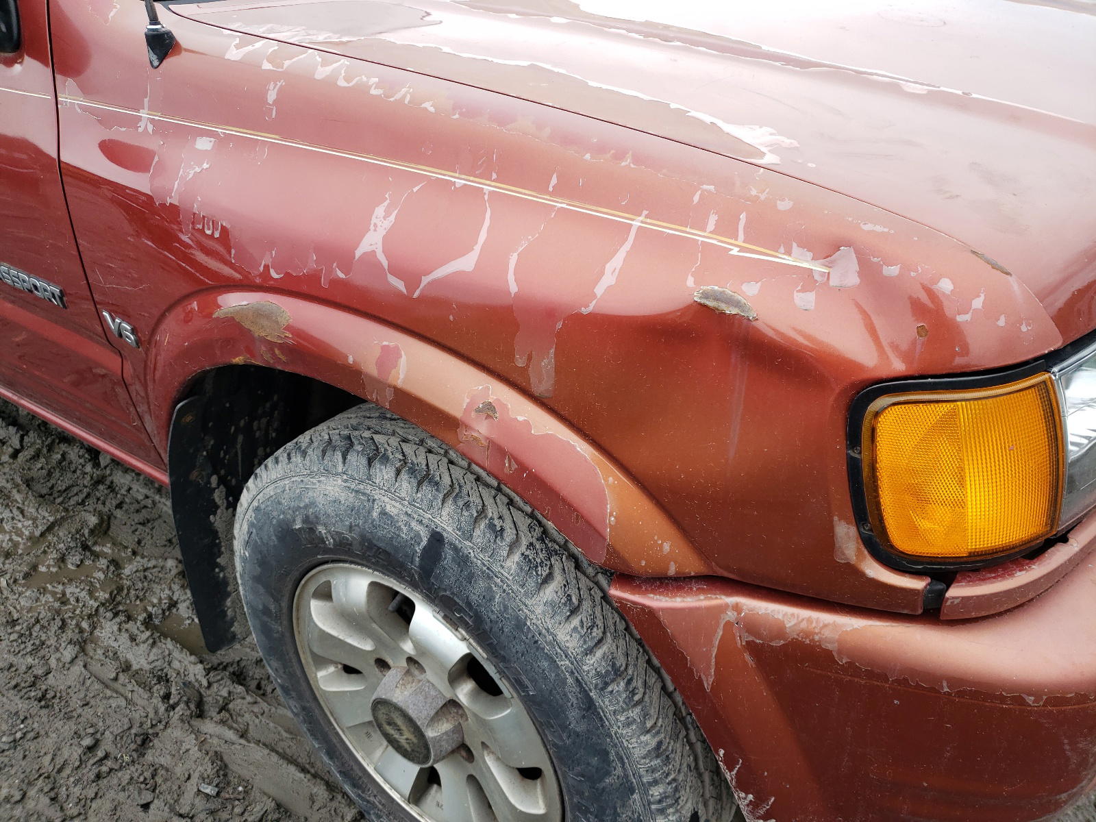 Photo 9 from auction – 1999 HONDA PASSPORT E with VIN 4S6CM58W2X4411753