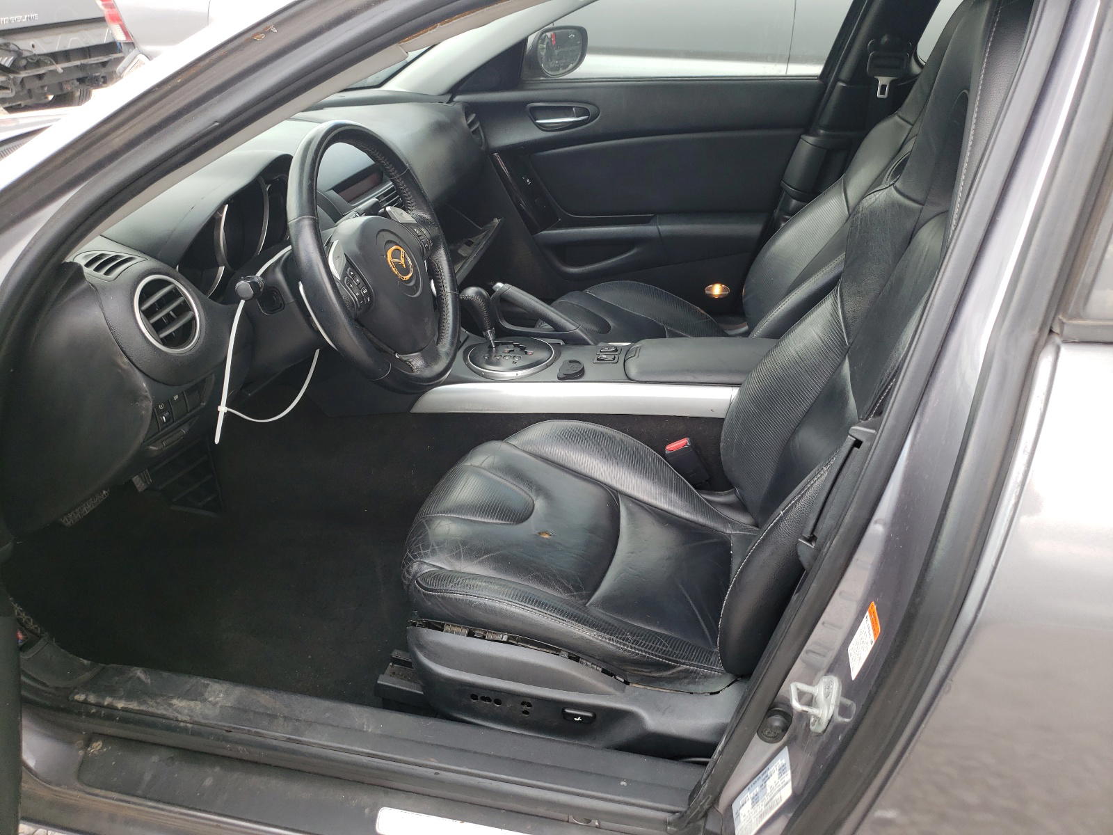 Photo 5 from auction – 2004 MAZDA RX8 with VIN JM1FE17N840140645