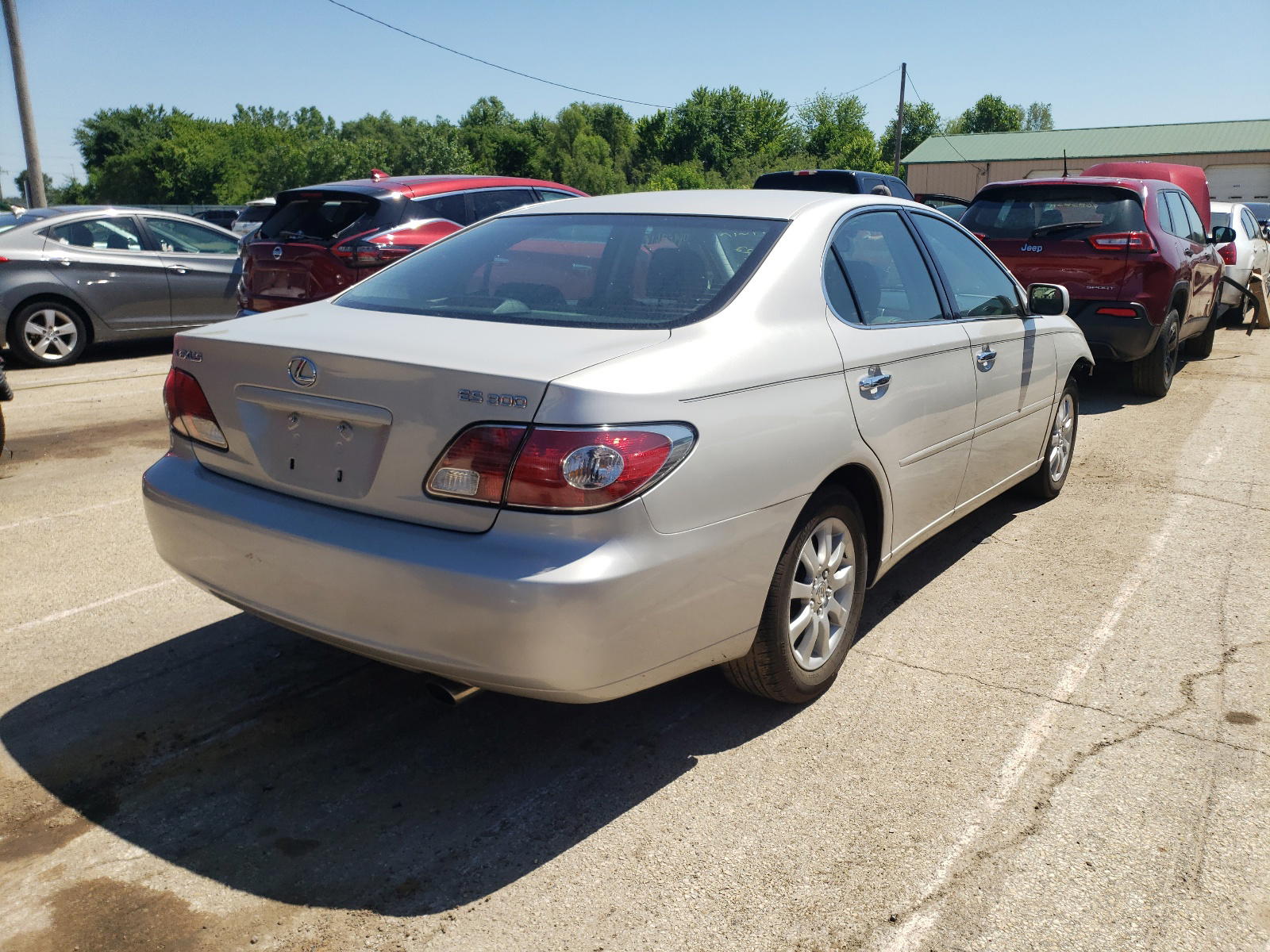 Photo 4 from auction – 2002 LEXUS ES 300 with VIN JTHBF30GX20024457