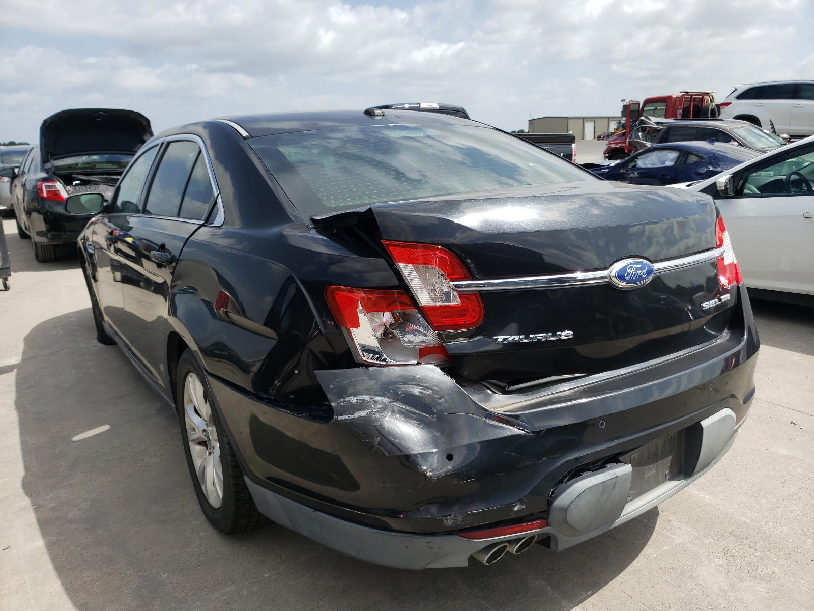 Photo 3 from auction – 2011 FORD TAURUS SEL with VIN 1FAHP2HW4BG159915