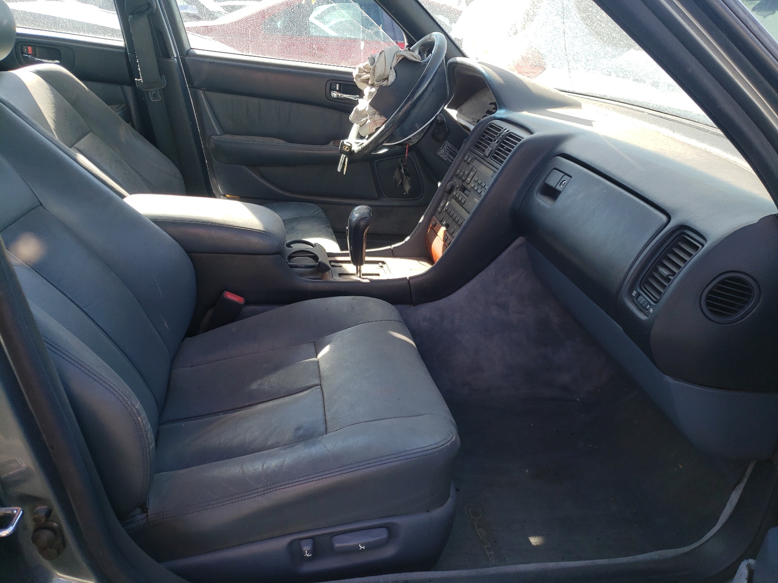 Photo 5 from auction – 1991 LEXUS LS 400 with VIN JT8UF11E0M0047176