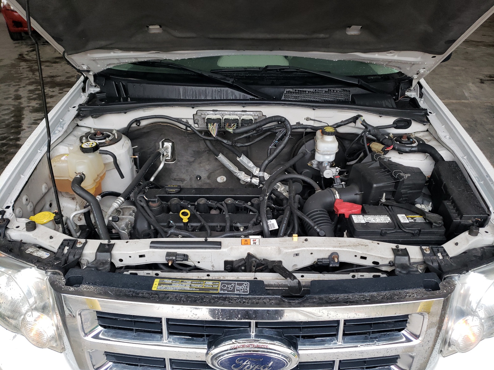 صورة رقم 6 من المزاد - 2010 FORD ESCAPE XLT مع VIN 1FMCU0D71AKA04844