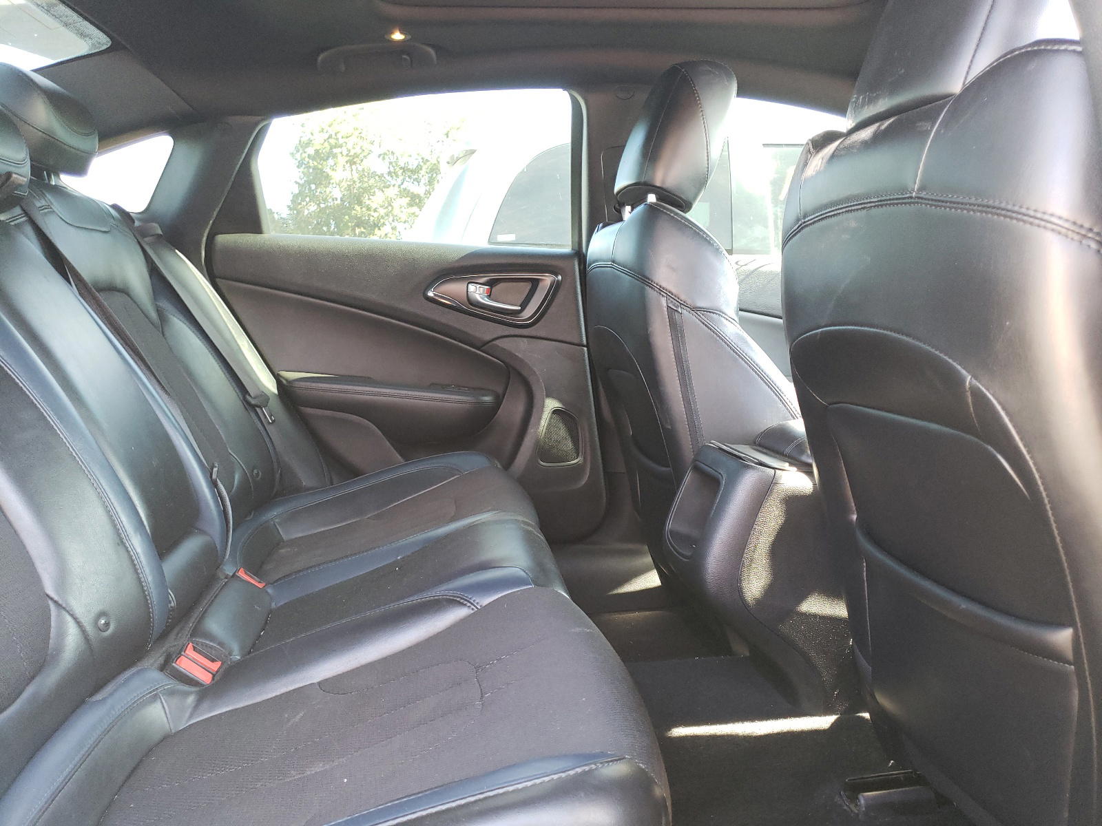 Photo 6 from auction – 2016 CHRYSLER 200 S with VIN 1C3CCCBG3GN134809