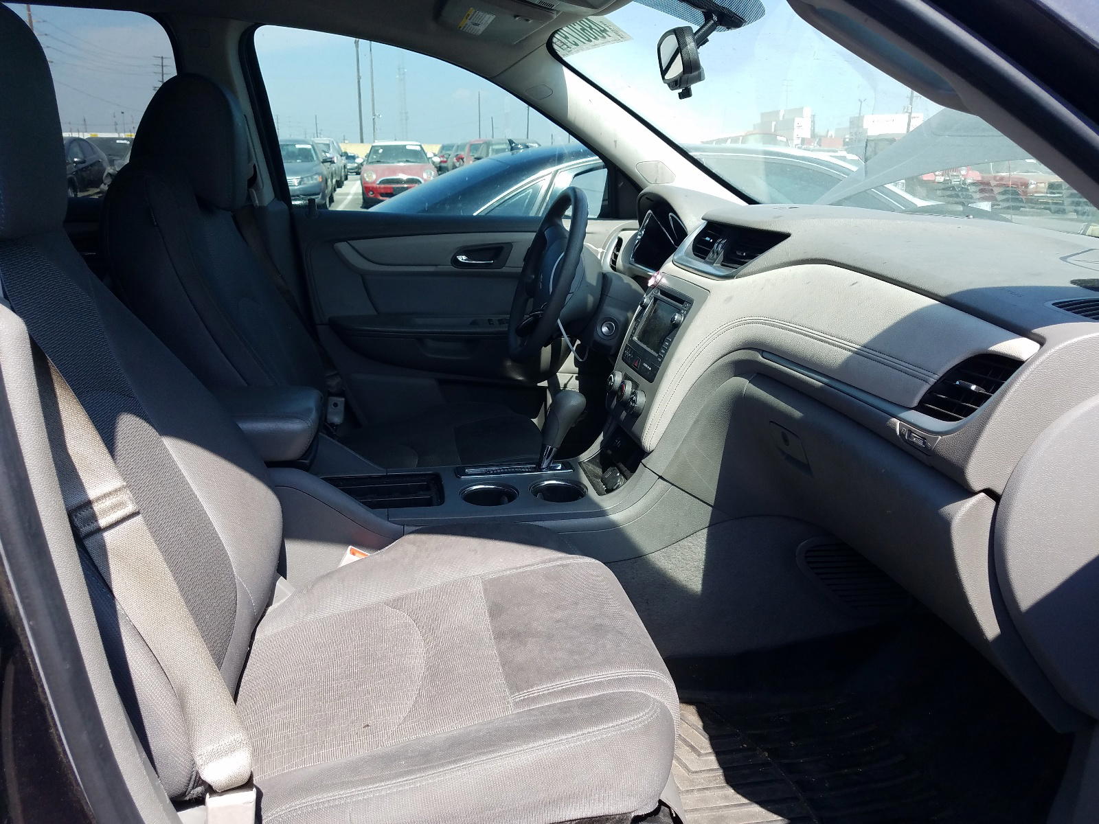 Photo 5 from auction – 2016 CHEVROLET TRAVERSE L with VIN 1GNKRFKD2GJ299780