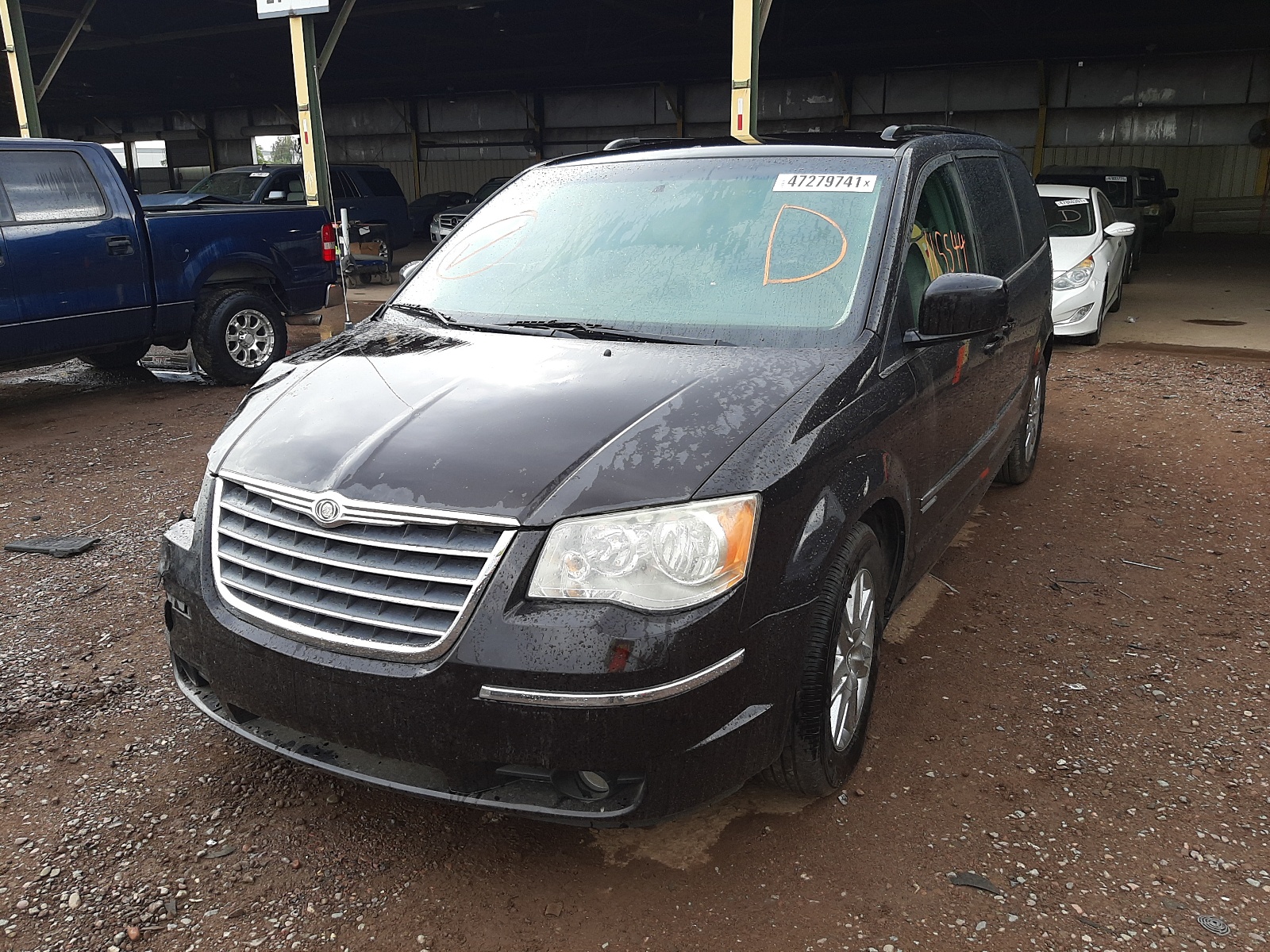 Photo 2 from auction – 2010 CHRYSLER TOWN & COU with VIN 2A4RR5DX3AR290513