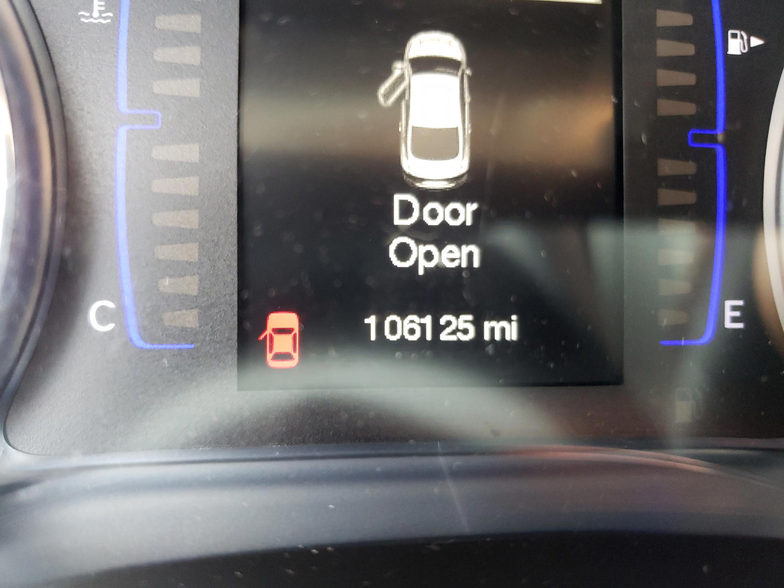 Photo 8 from auction – 2015 CHRYSLER 200 LIMITE with VIN 1C3CCCAB8FN642035