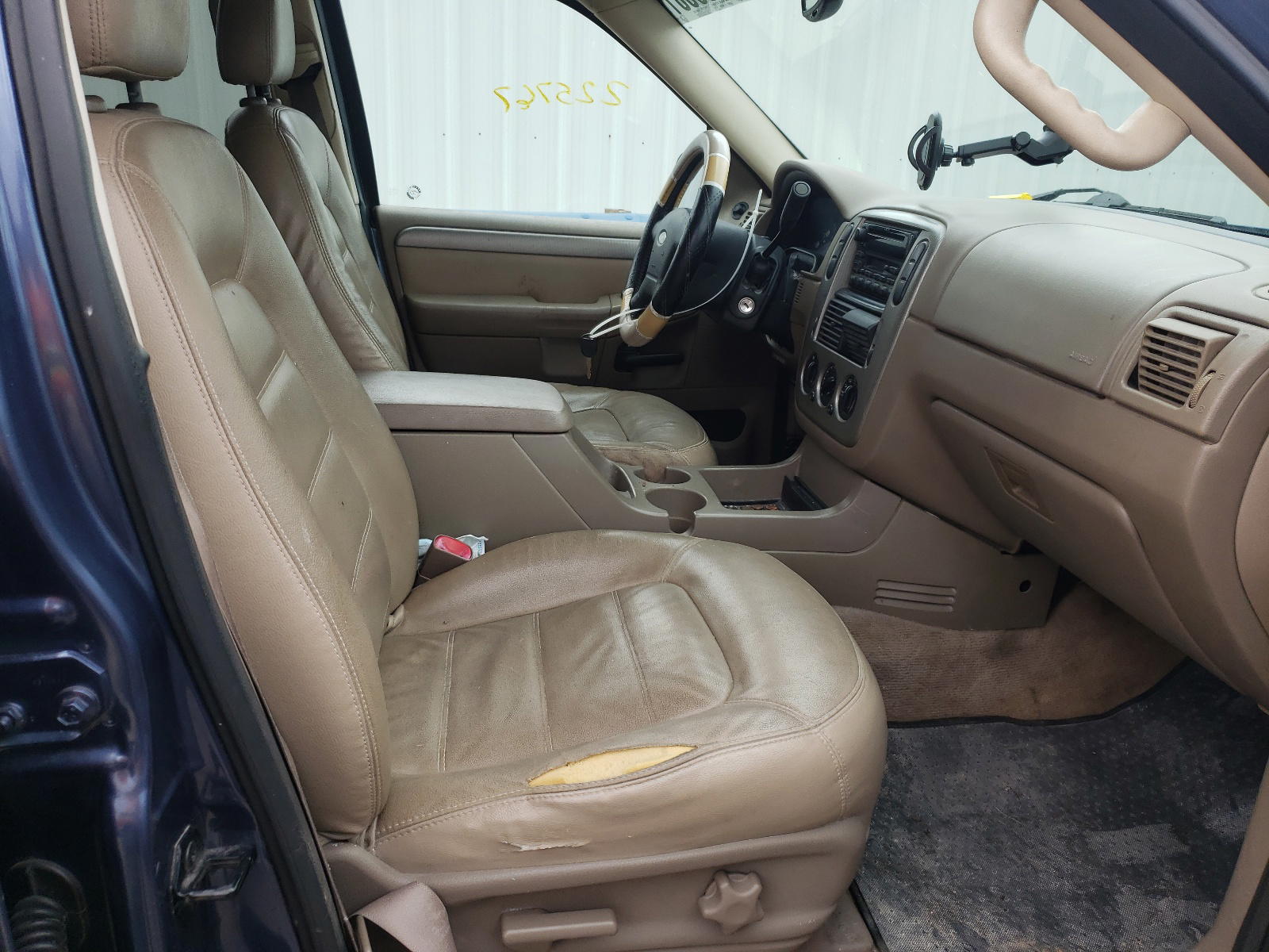 Photo 5 from auction – 2004 FORD EXPLORER X with VIN 1FMZU63W74ZA69490