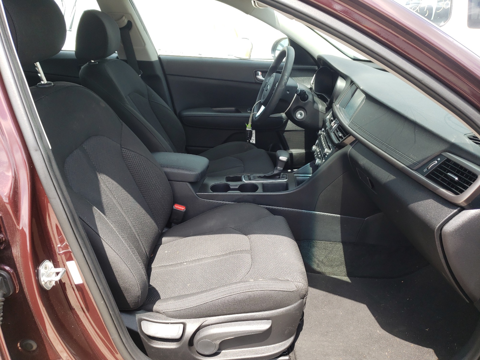 Photo 5 from auction – 2018 KIA OPTIMA LX with VIN 5XXGT4L31JG201425