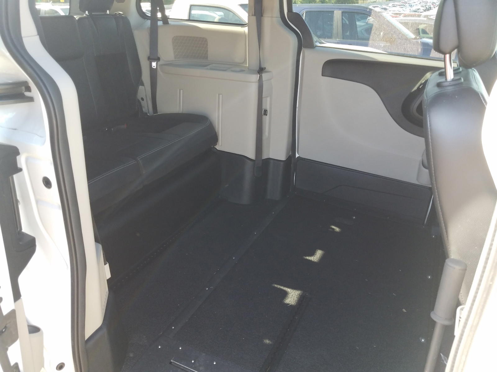 Photo 5 from auction – 2017 DODGE GRAND CARA with VIN 2C4RDGCG2HR546037