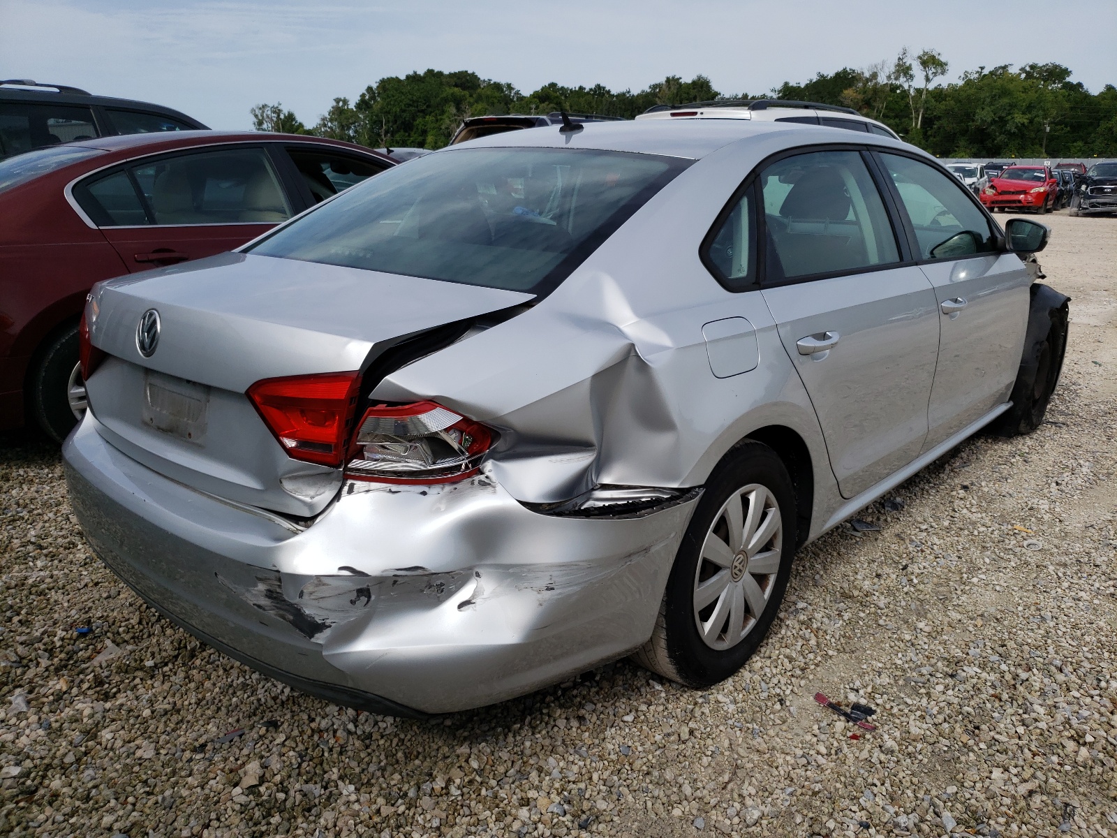 Photo 4 from auction – 2013 VOLKSWAGEN PASSAT S with VIN 1VWAP7A38DC057100