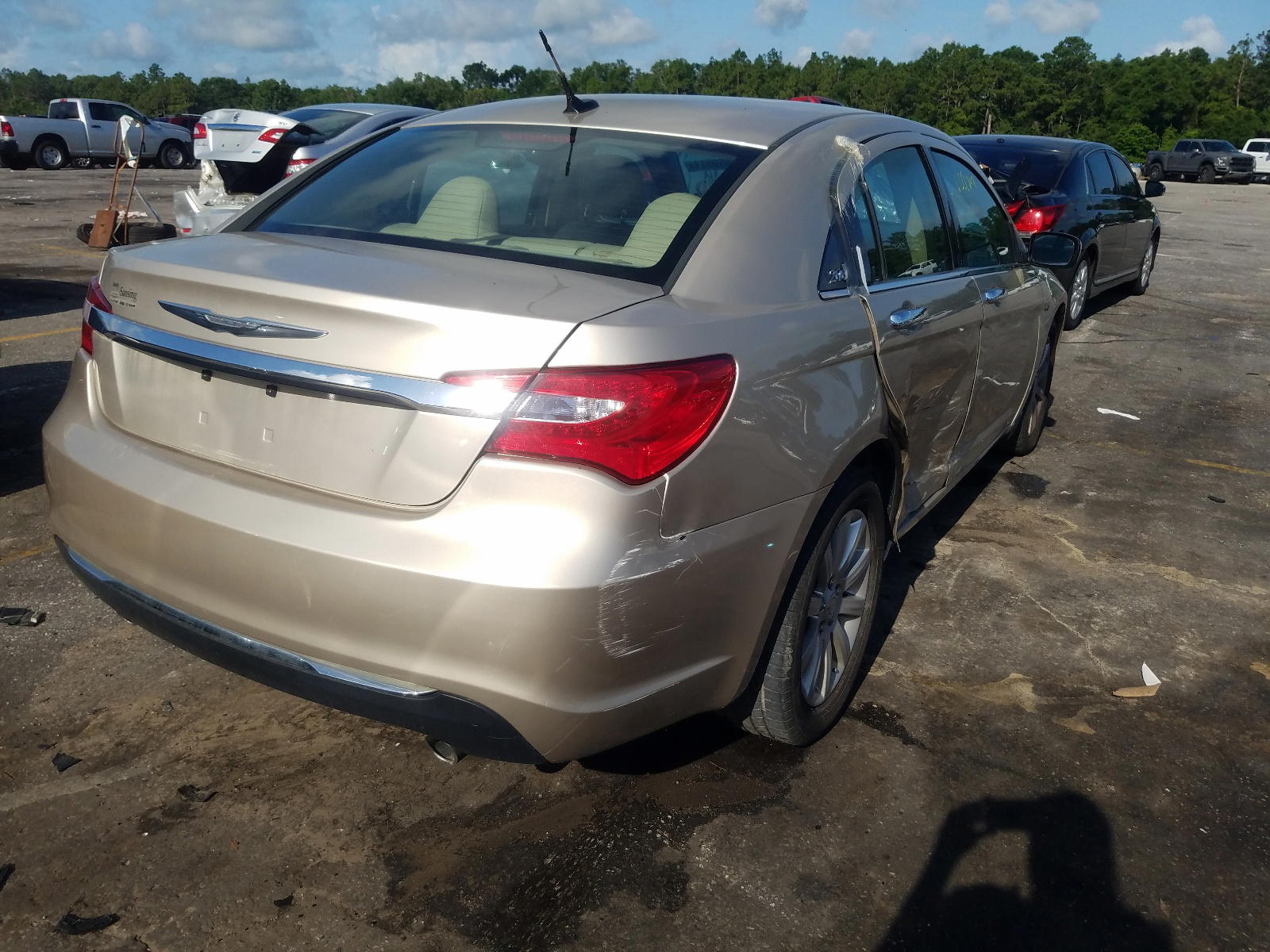 Photo 4 from auction – 2013 CHRYSLER 200 LIMITE with VIN 1C3CCBCG3DN623585